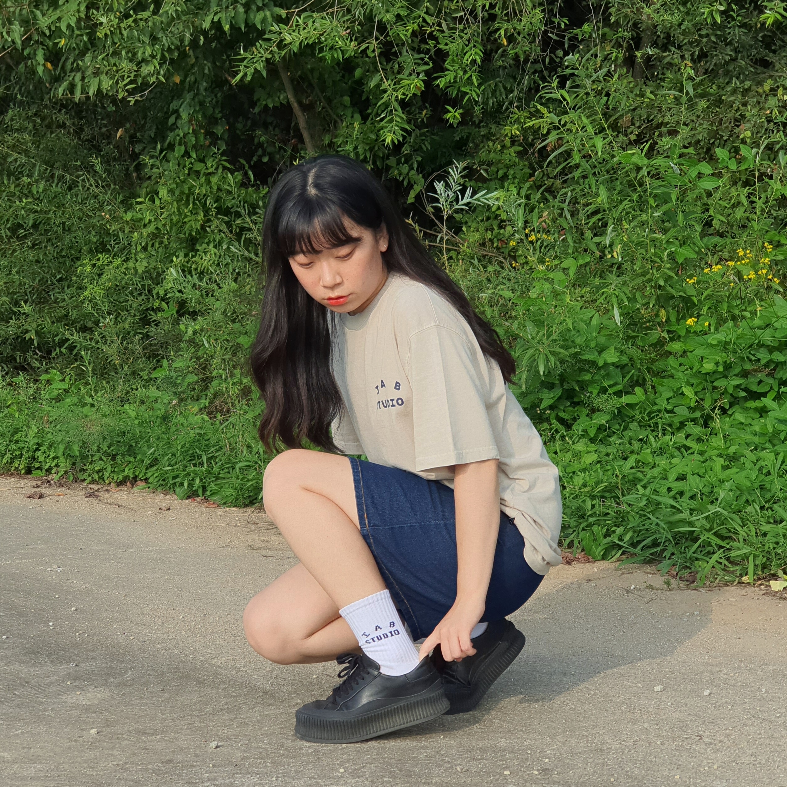 IAB Studio Pigment T-Shirt Oatmeal, IAB Studio Socks Pack White Purple Cyan 착용 스타일 - 3