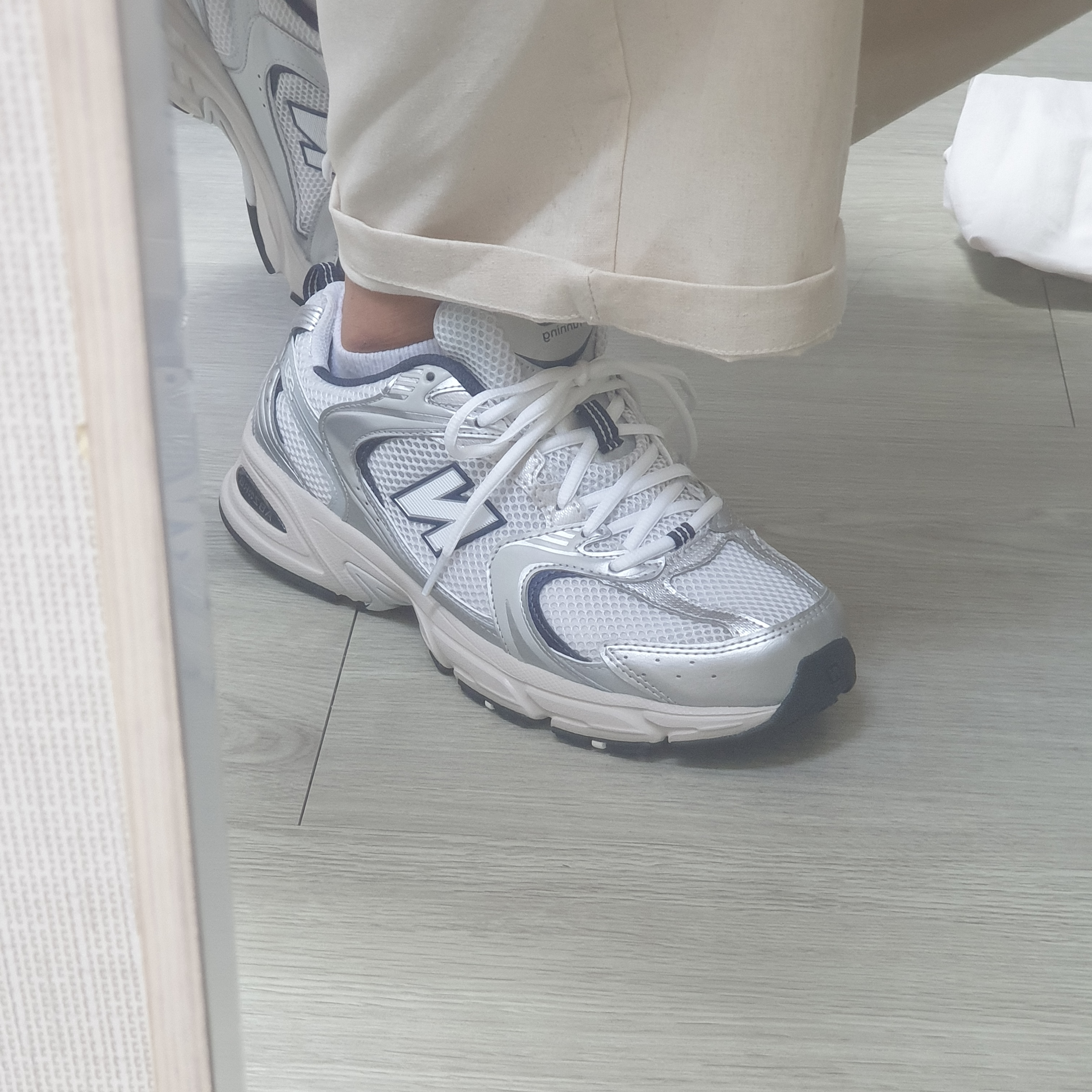 New Balance 530 Steel Grey 착용 스타일