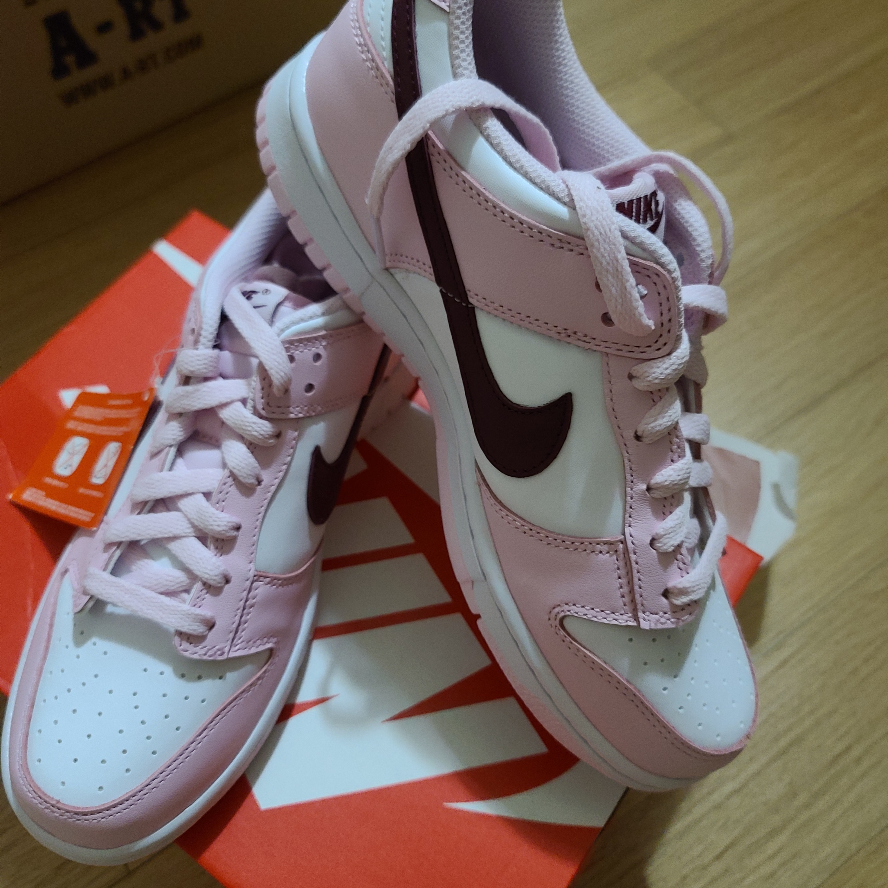 (GS) Nike Dunk Low Pink Foam 착용 스타일 - 3