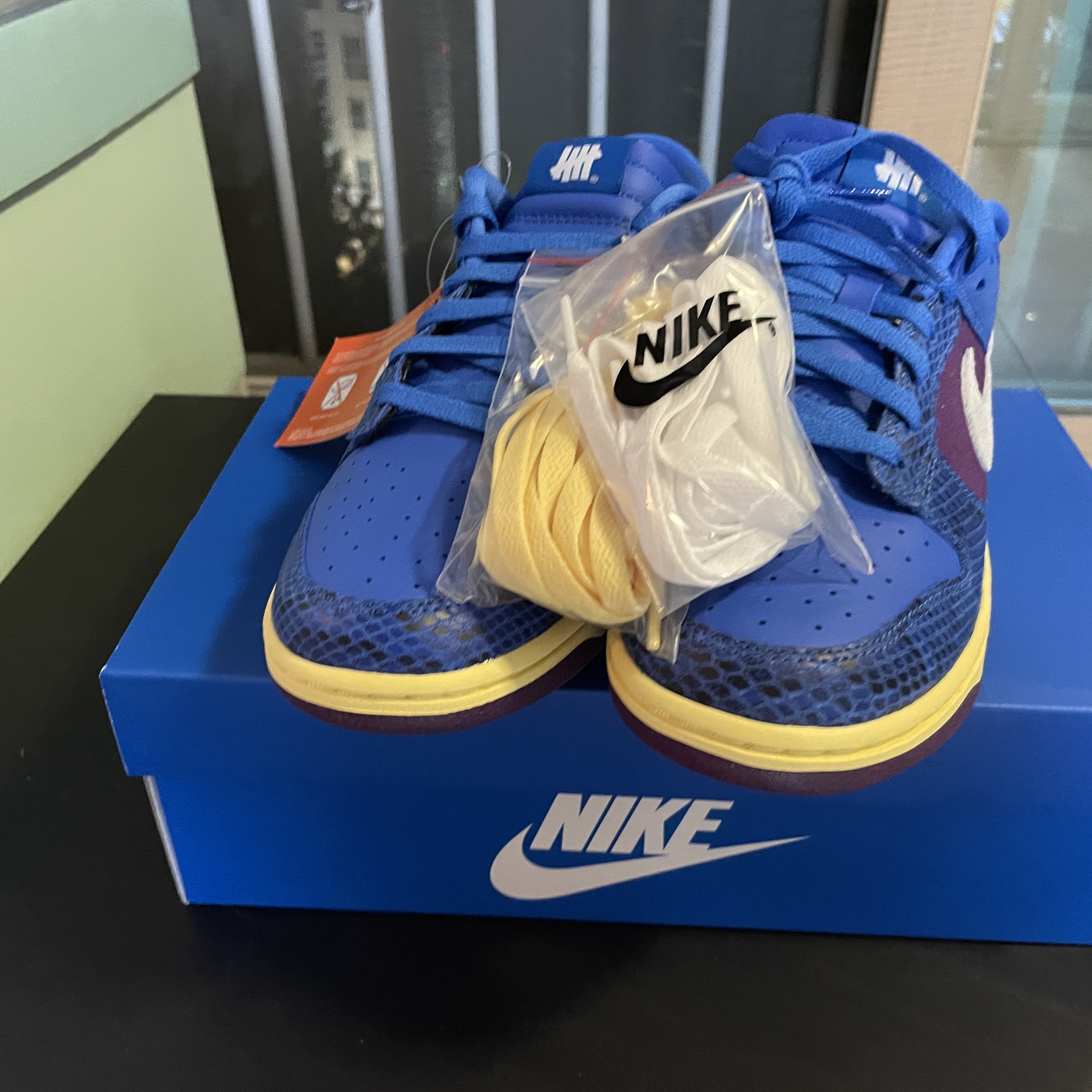 Nike x Undefeated Dunk Low SP 5 On It 착용 스타일 - 1