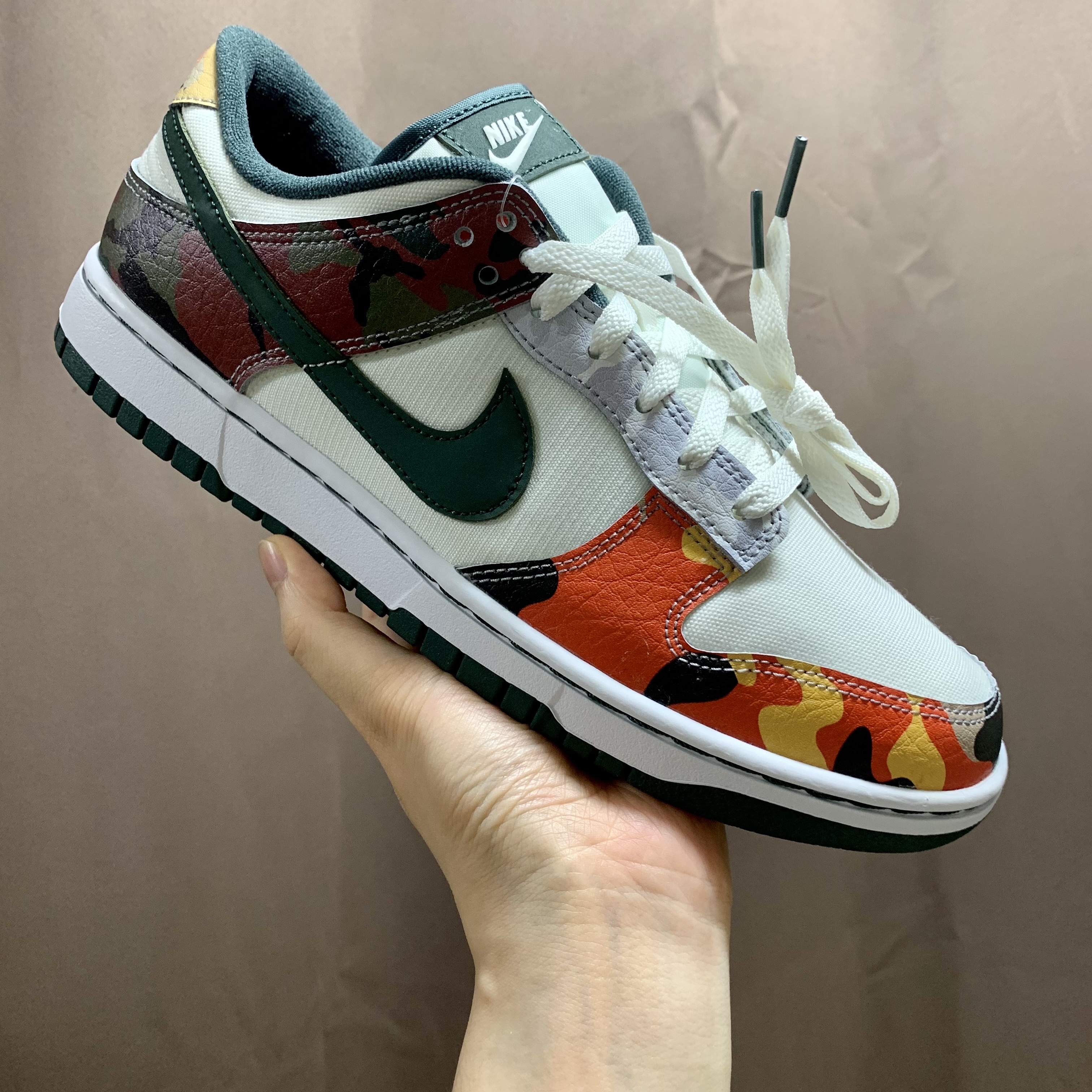 Nike Dunk Low SE Sail Multi Camo 착용 스타일 - 2