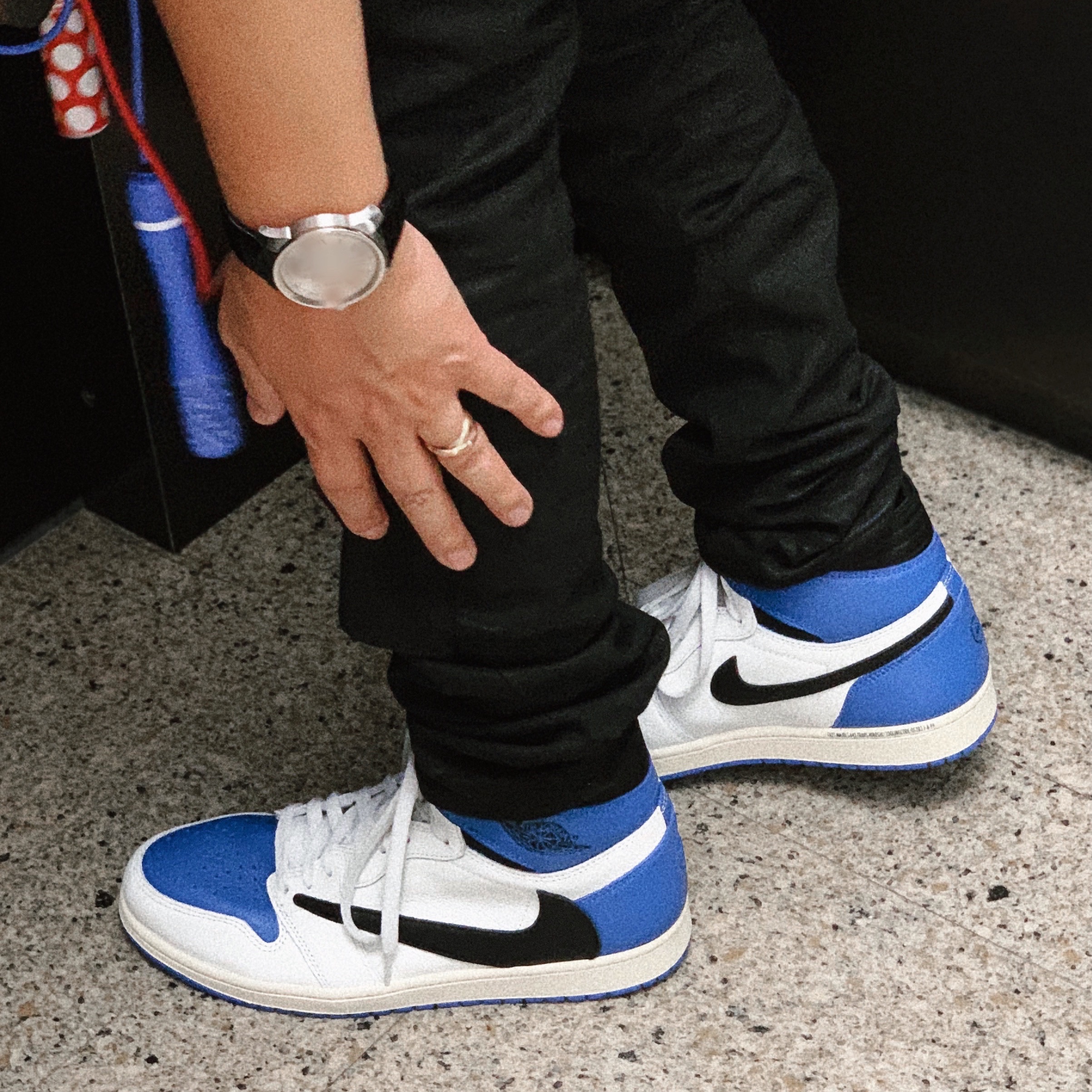 Jordan 1 x Travis Scott x Fragment Retro High OG SP Military Blue 착용 스타일 - 2