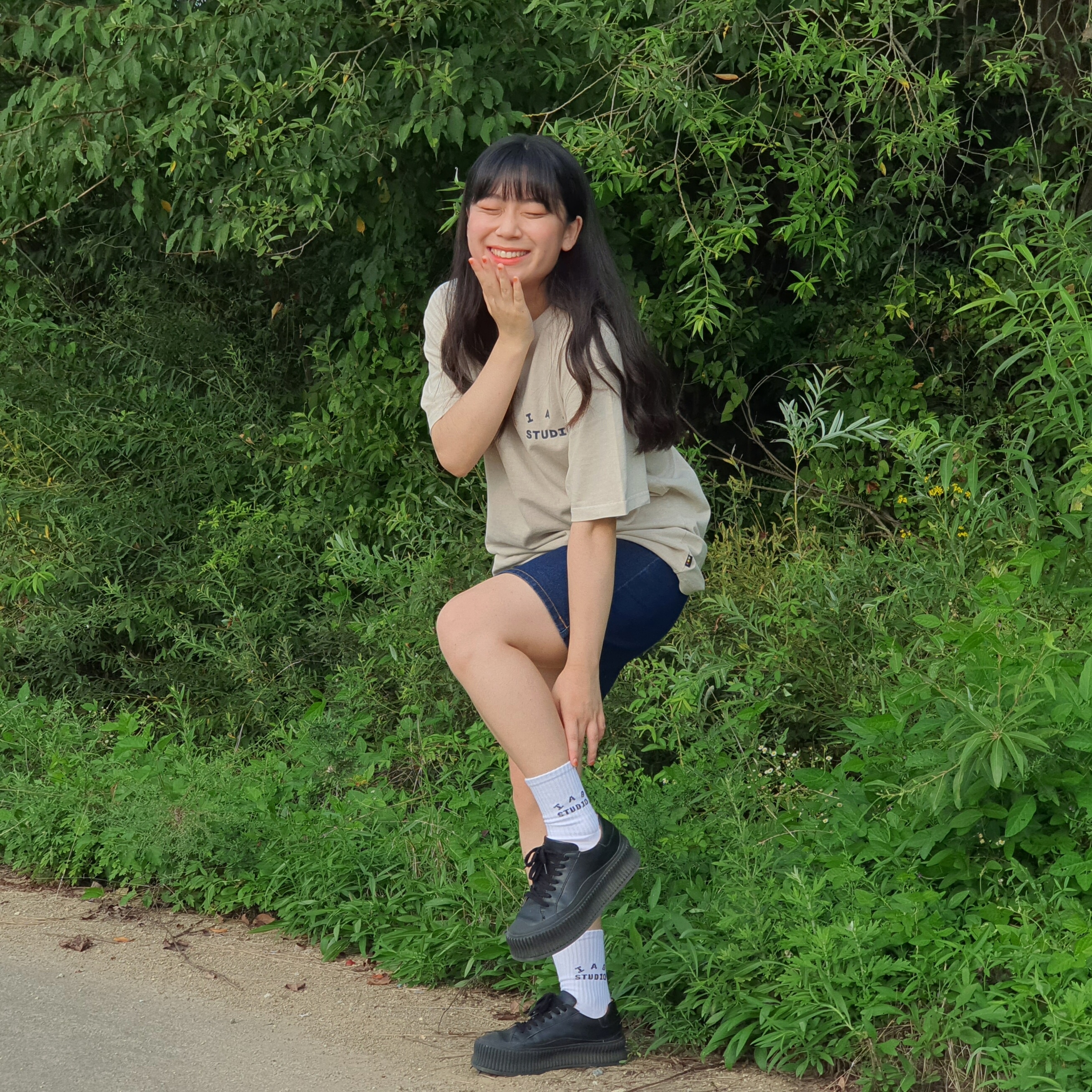 IAB Studio Pigment T-Shirt Oatmeal, IAB Studio Socks Pack White Purple Cyan 착용 스타일 - 2