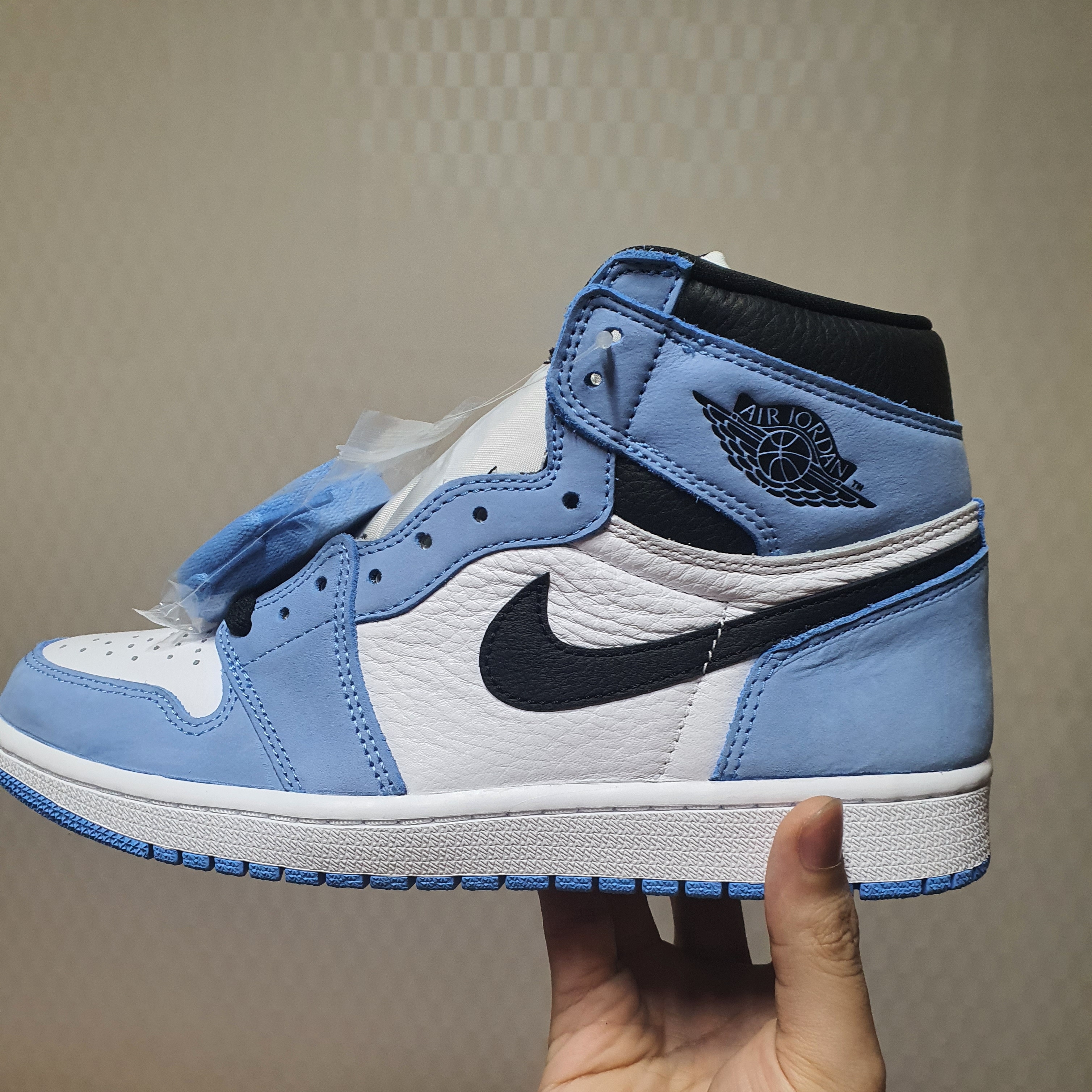 Jordan 1 Retro High OG University Blue 착용 스타일