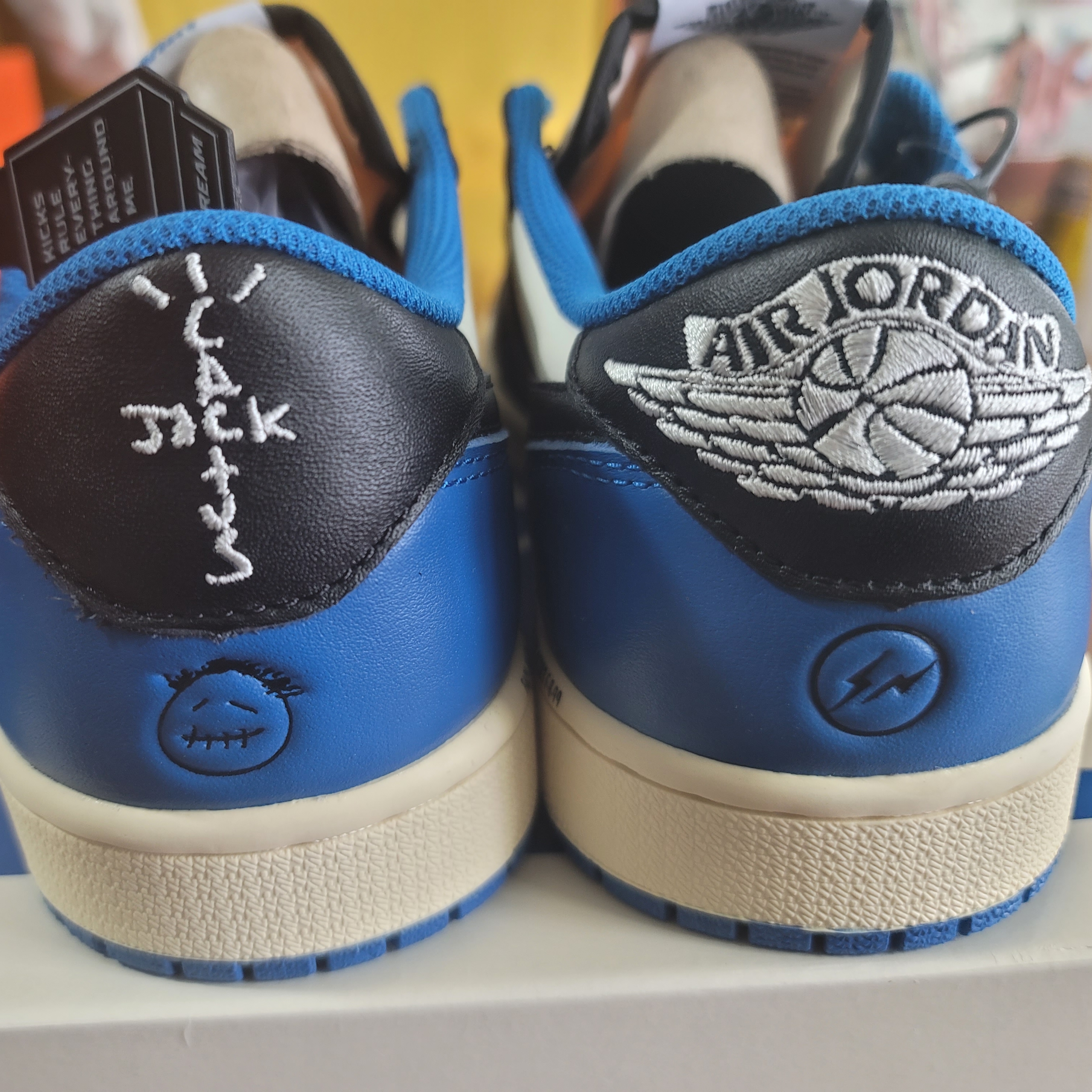 Jordan 1 x Travis Scott x Fragment Retro Low OG SP Military Blue 착용 스타일 - 2