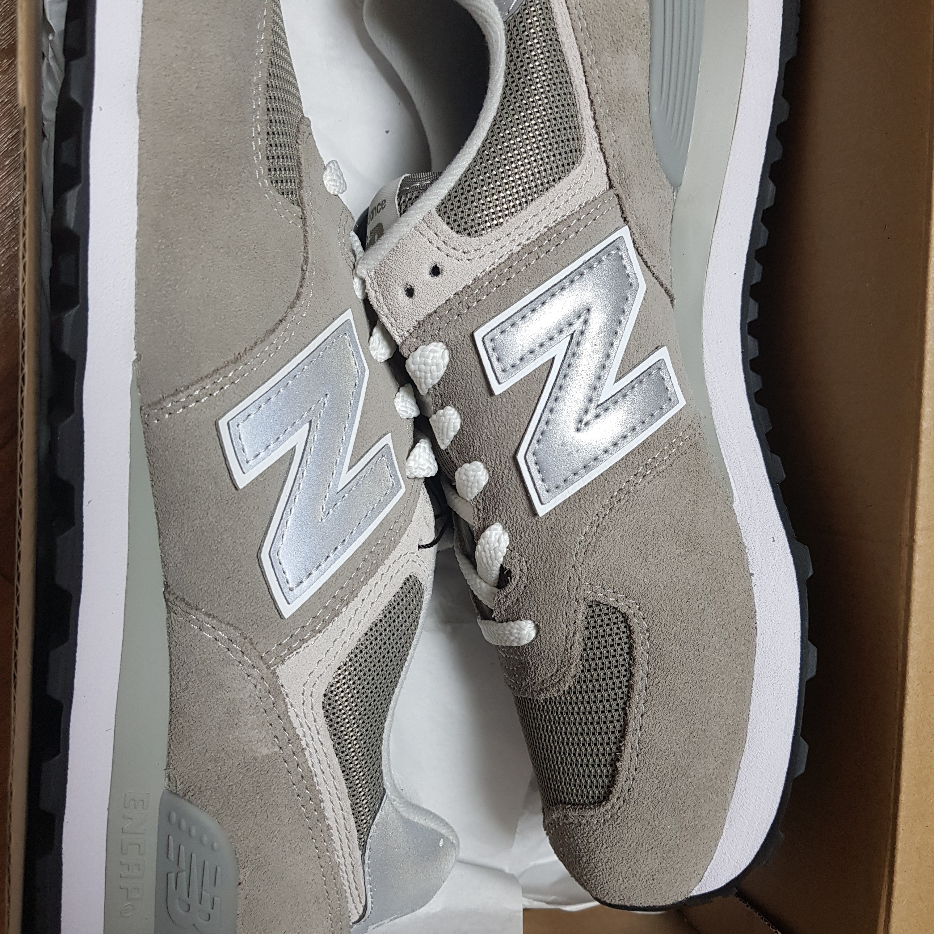 New Balance 574 Grey - D Standard 착용 스타일