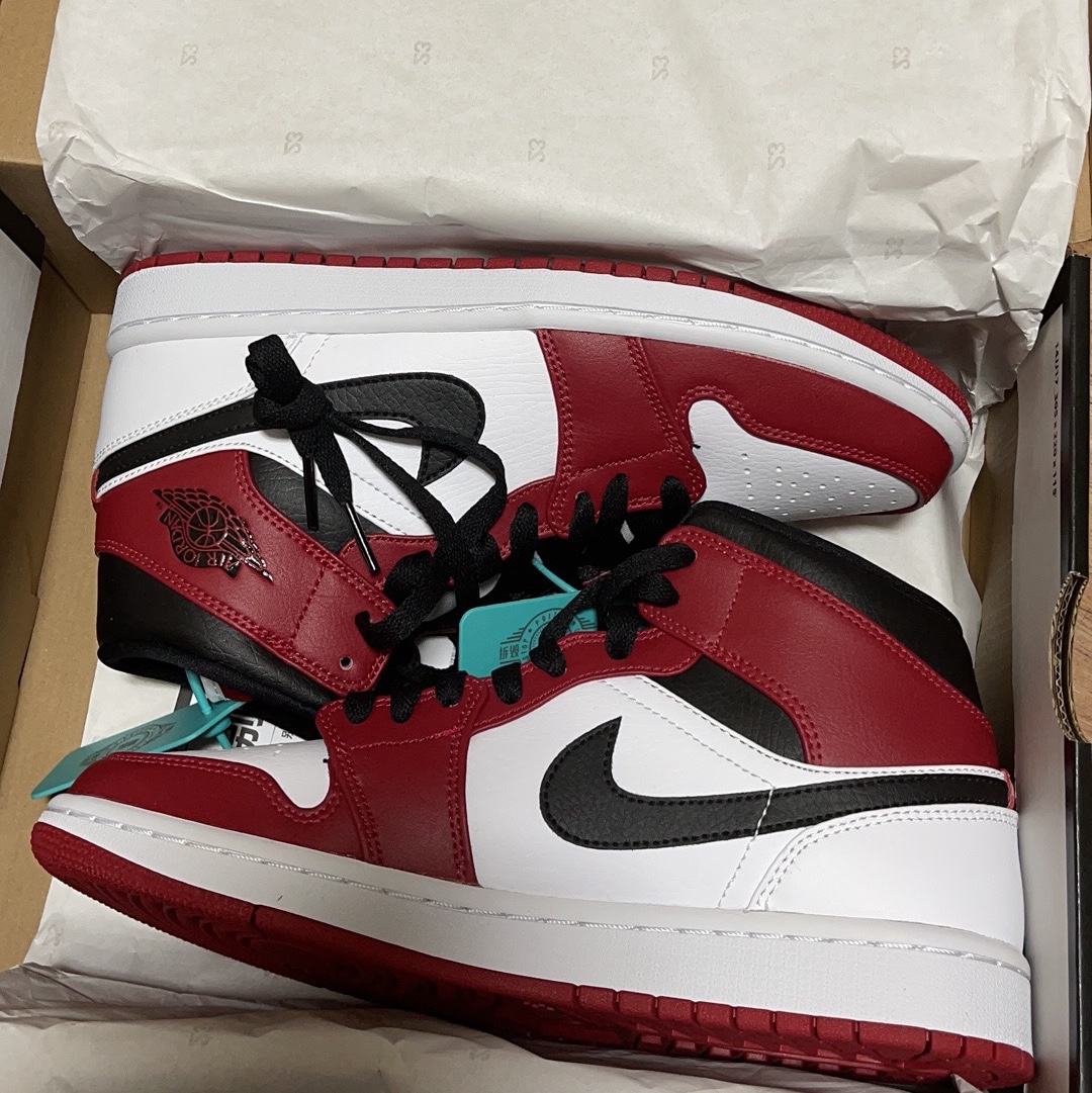 Jordan 1 Mid Chicago 2020 착용 스타일 - 2