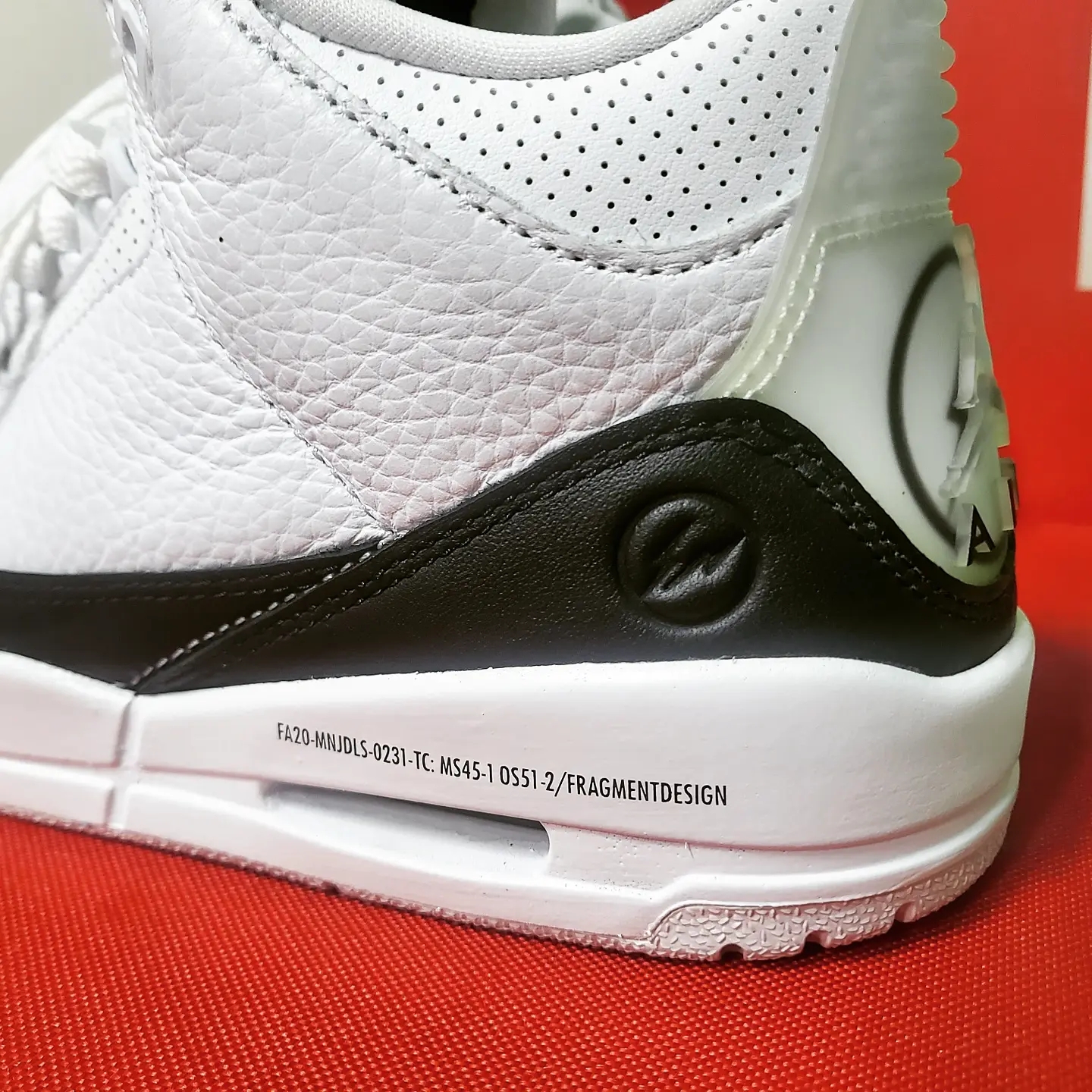Jordan 3 x Fragment Retro SP White Black 착용 스타일 - 4