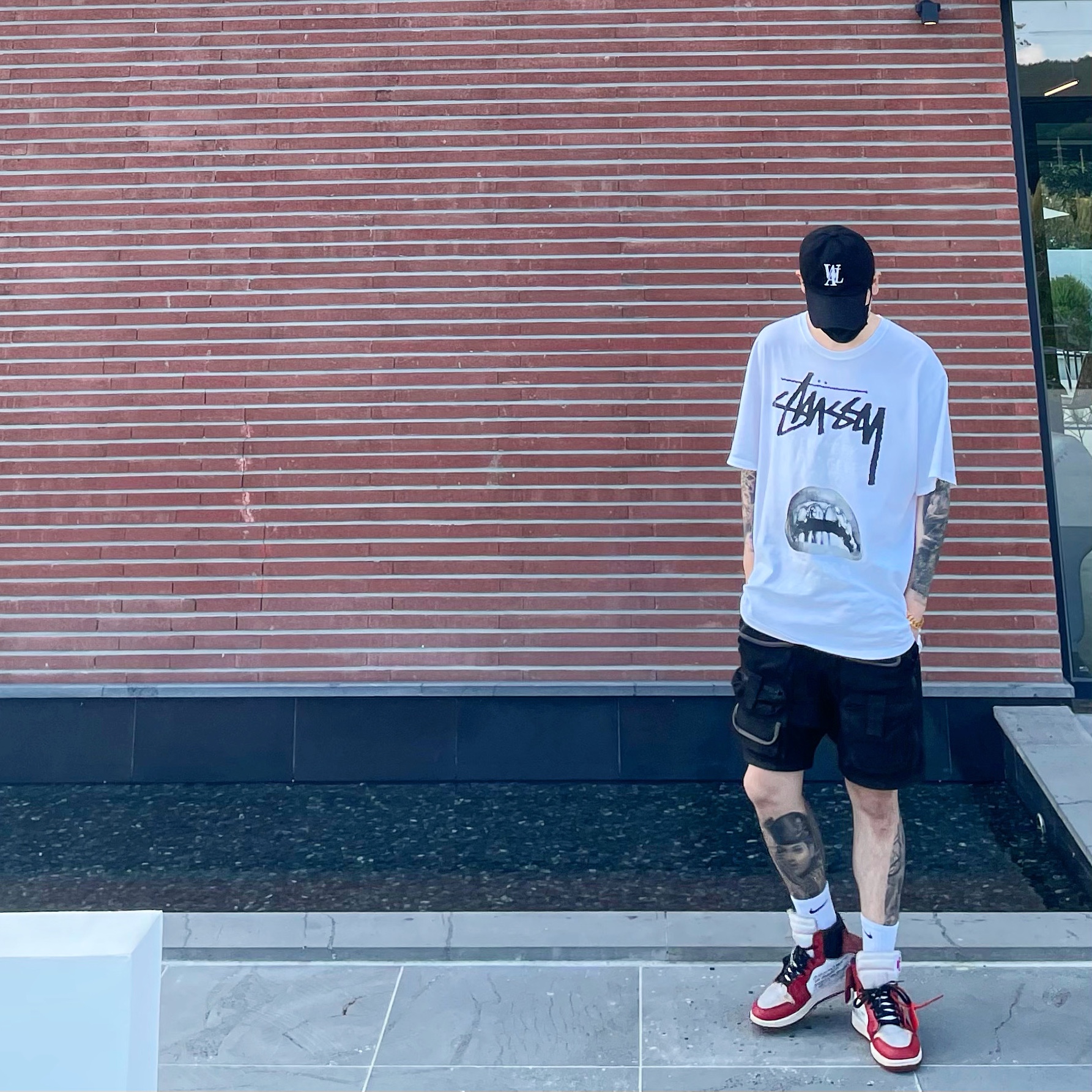 Stussy x Rick Owens 40 WT T-Shirt, Jordan 1 x Off-White Retro High Chicago The Ten 착용 스타일