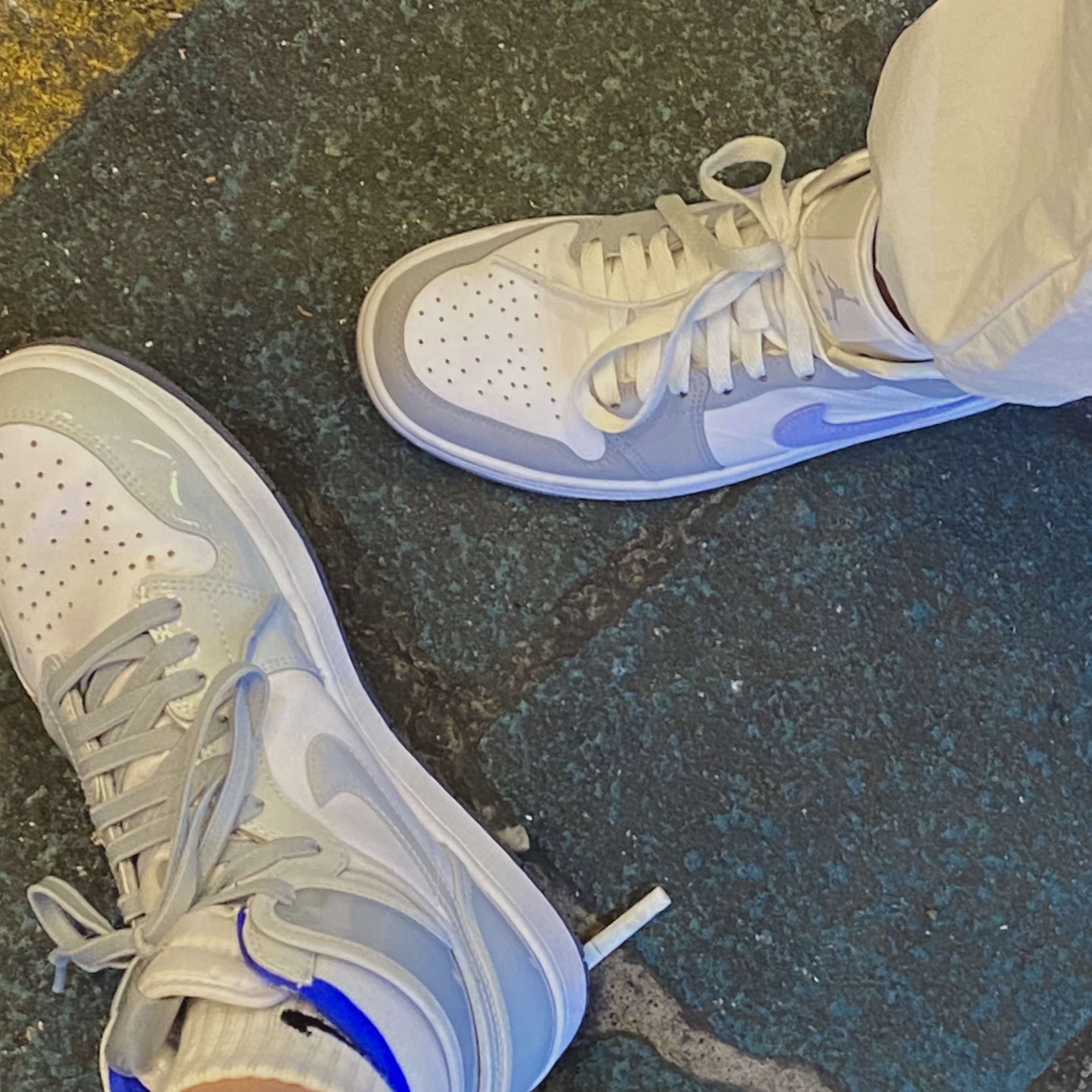Jordan 1 Retro High Zoom White Racer Blue, (W) Jordan 1 Mid Wolf Grey 착용 스타일 - 1