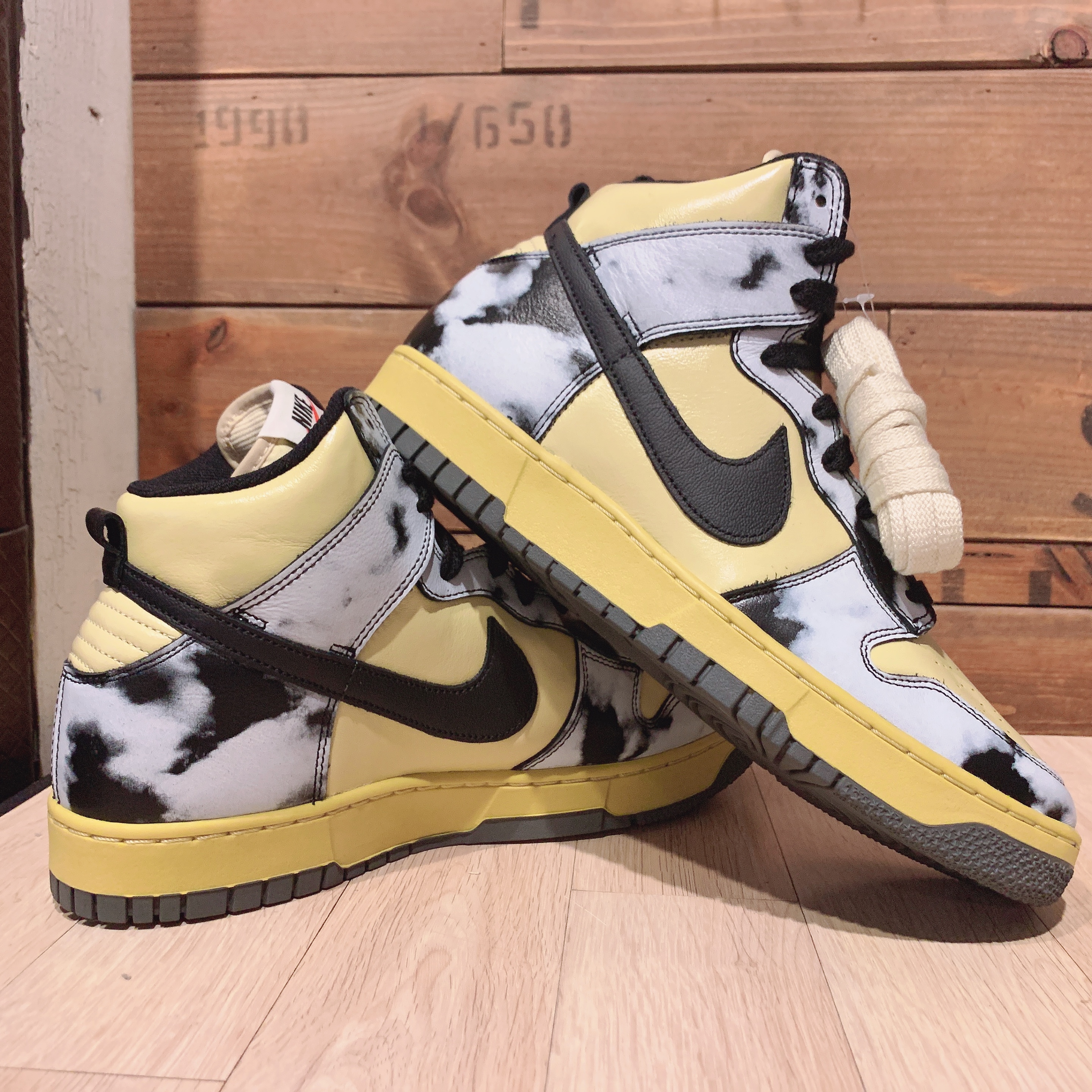 Nike Dunk High 1985 SP Black Acid Wash 착용 스타일 - 1