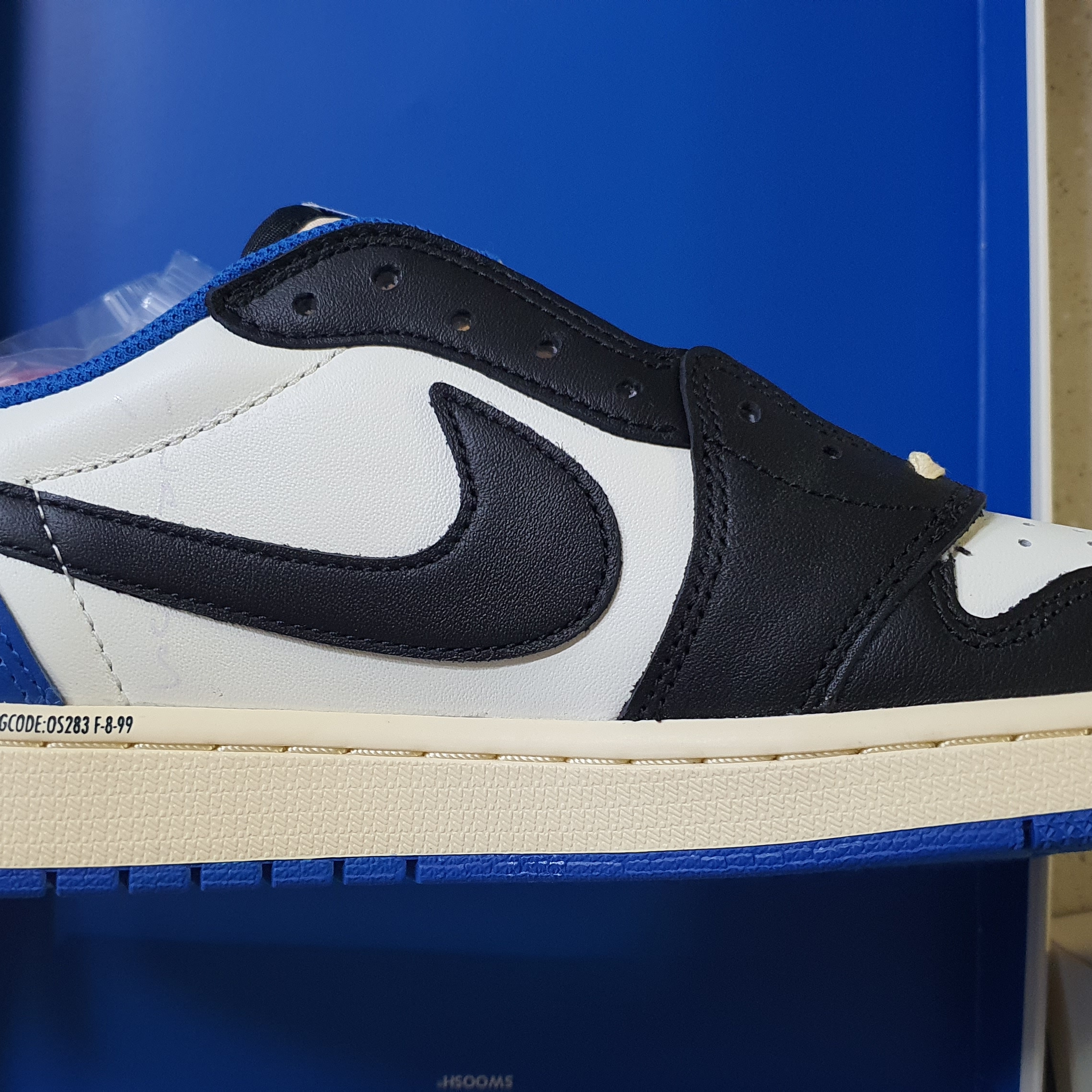 Jordan 1 x Travis Scott x Fragment Retro Low OG SP Military Blue 착용 스타일 - 3