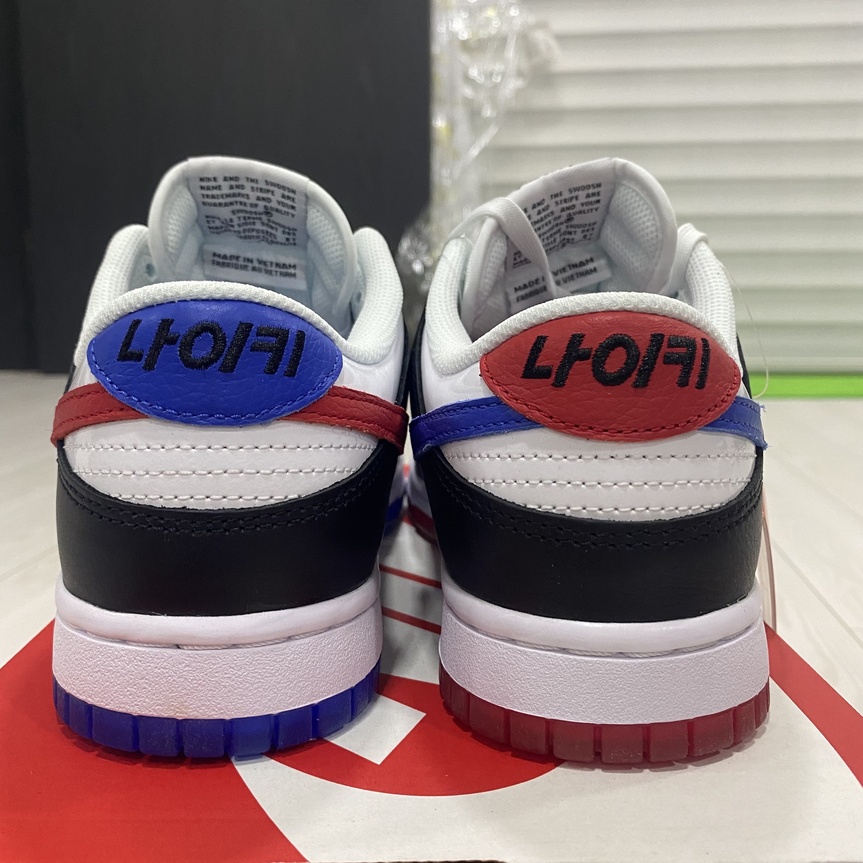 Nike Dunk Low SE Seoul, Stussy x Our Legacy Surfman T-Shirt White - 21SS 착용 스타일 - 3