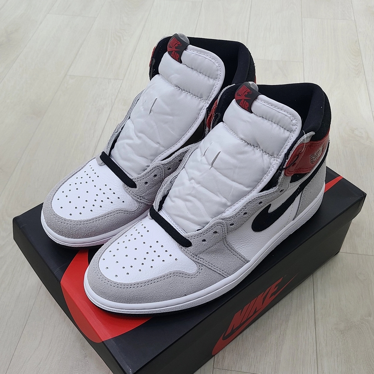 Jordan 1 Retro High OG Light Smoke Grey 착용 스타일 - 2