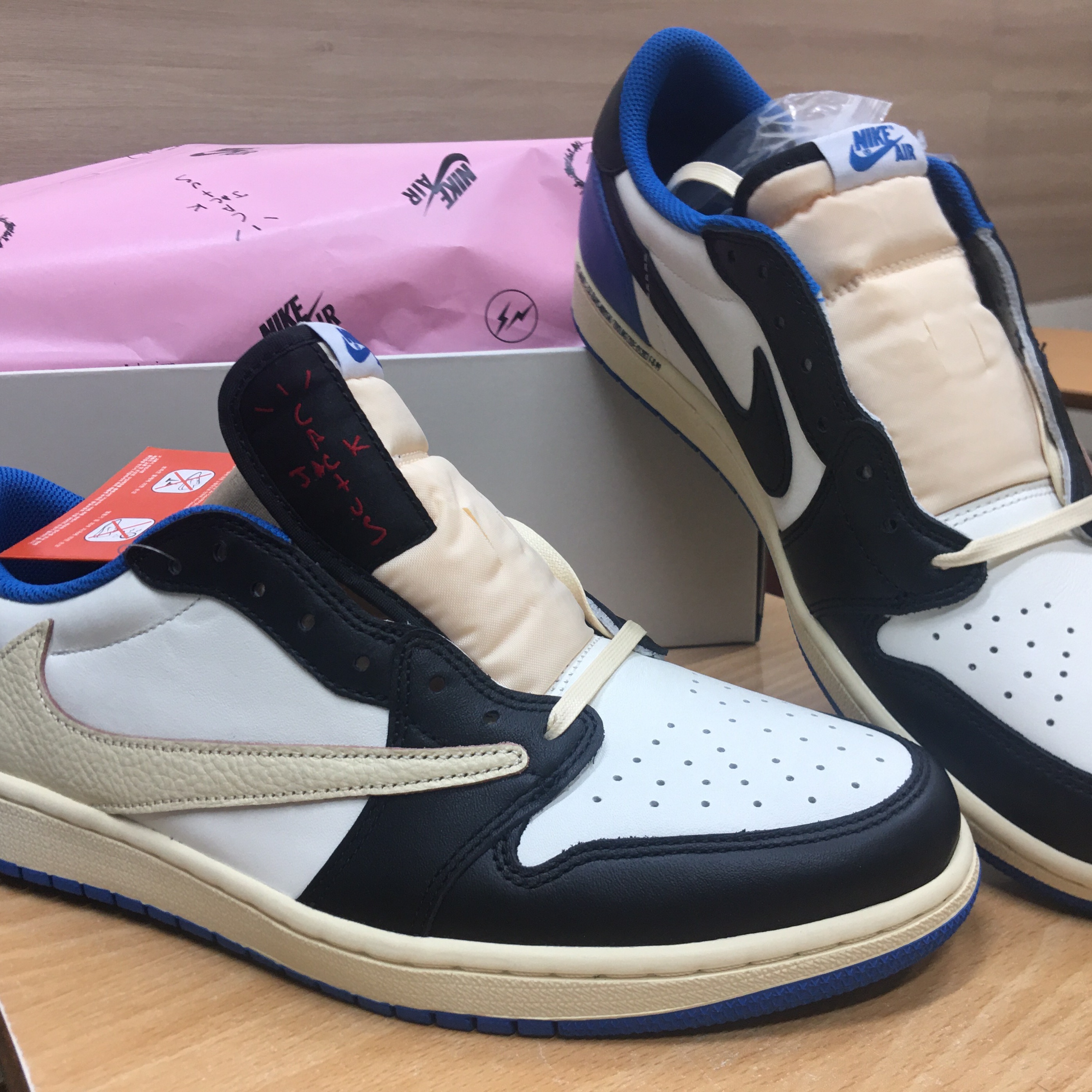 Jordan 1 x Travis Scott x Fragment Retro Low OG SP Military Blue 착용 스타일
