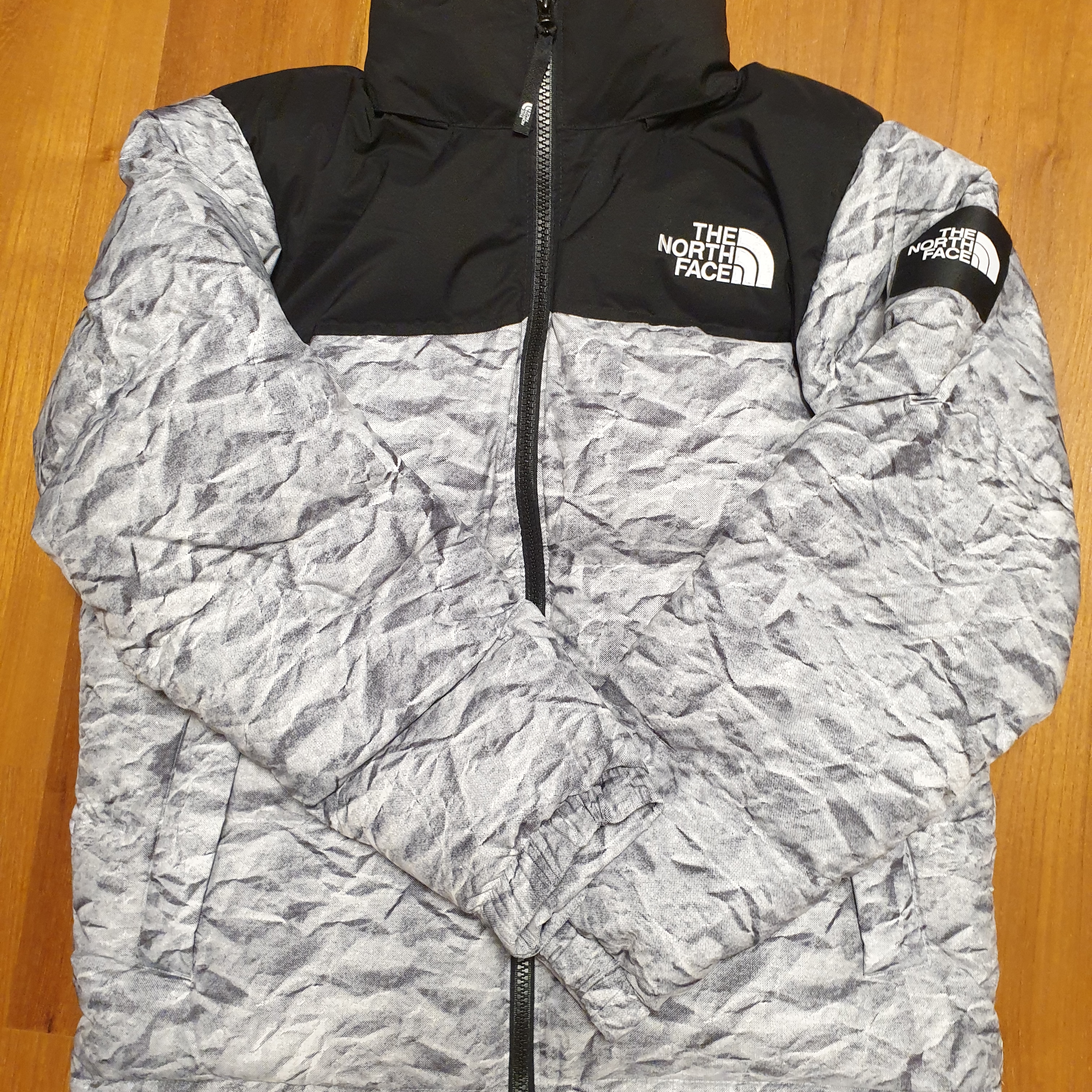 Supreme x The North Face Paper Print Nuptse Jacket - 19FW 착용 스타일