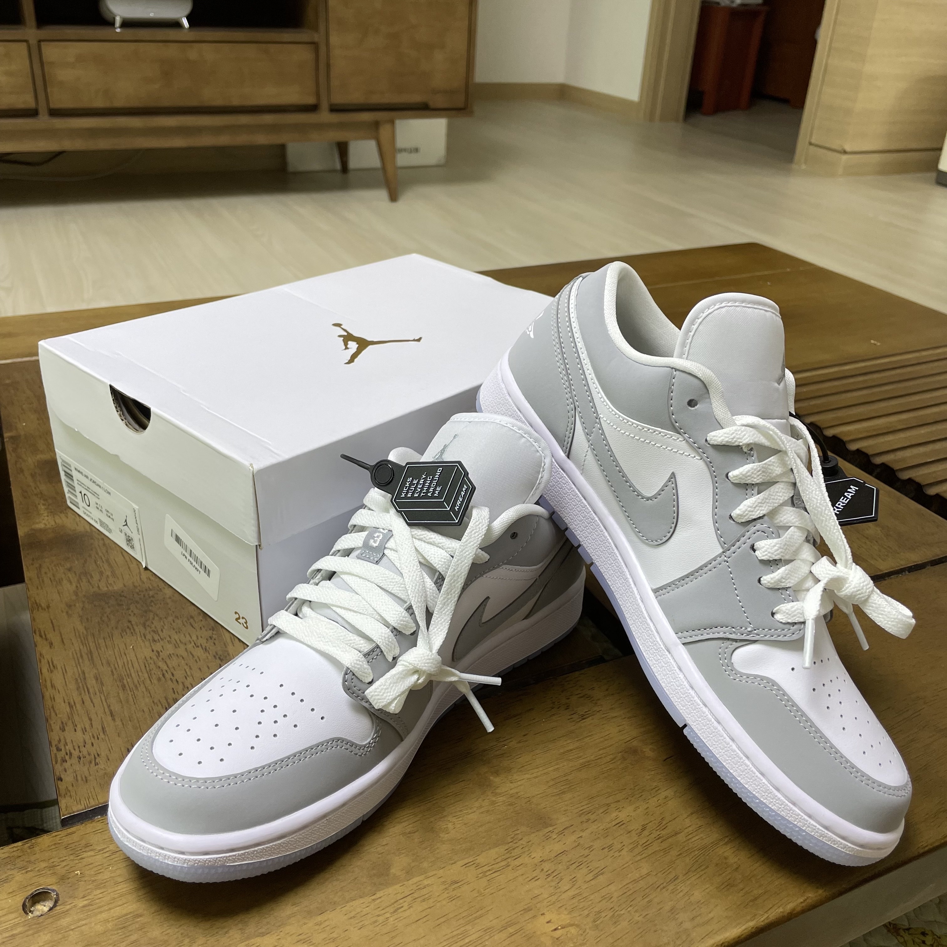 (W) Jordan 1 Low White Wolf Grey 착용 스타일