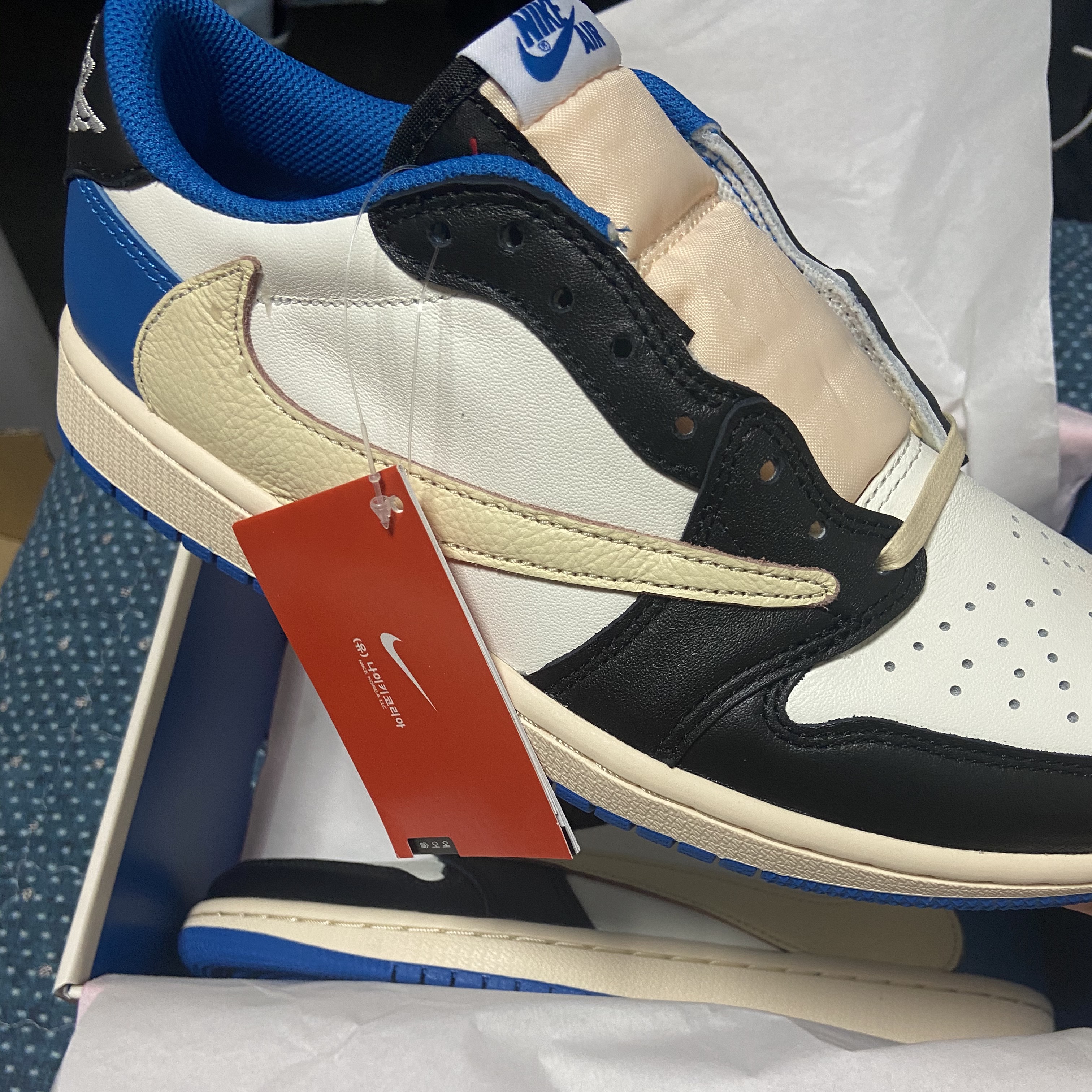Jordan 1 x Travis Scott x Fragment Retro Low OG SP Military Blue 착용 스타일 - 2