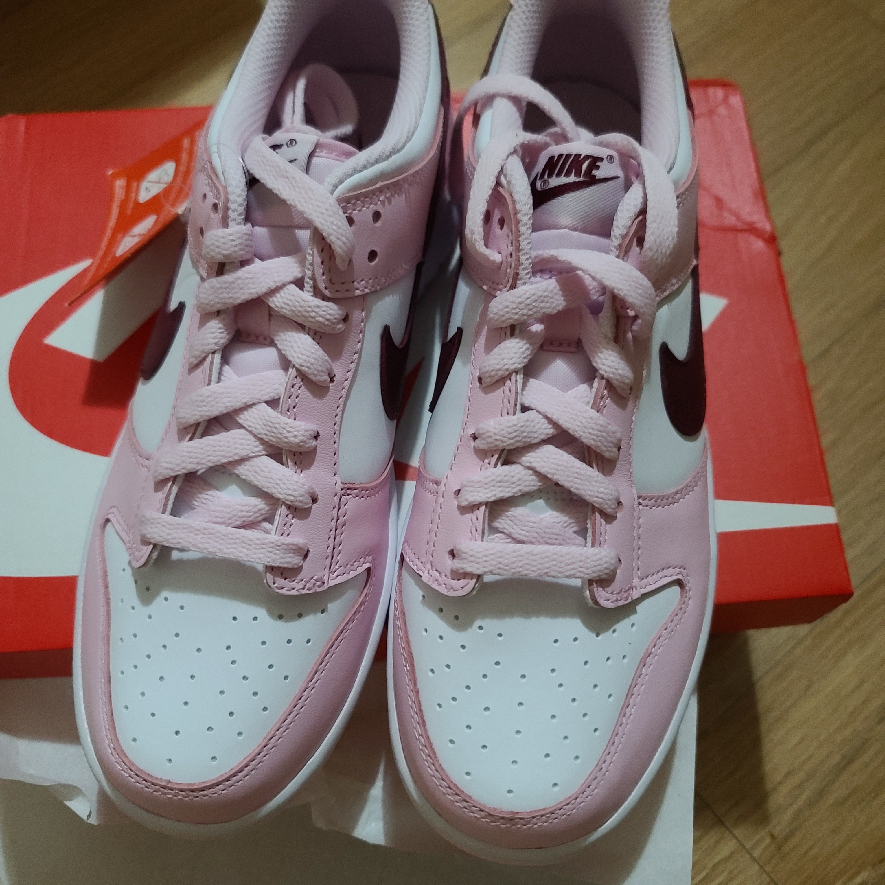 (GS) Nike Dunk Low Pink Foam 착용 스타일 - 1