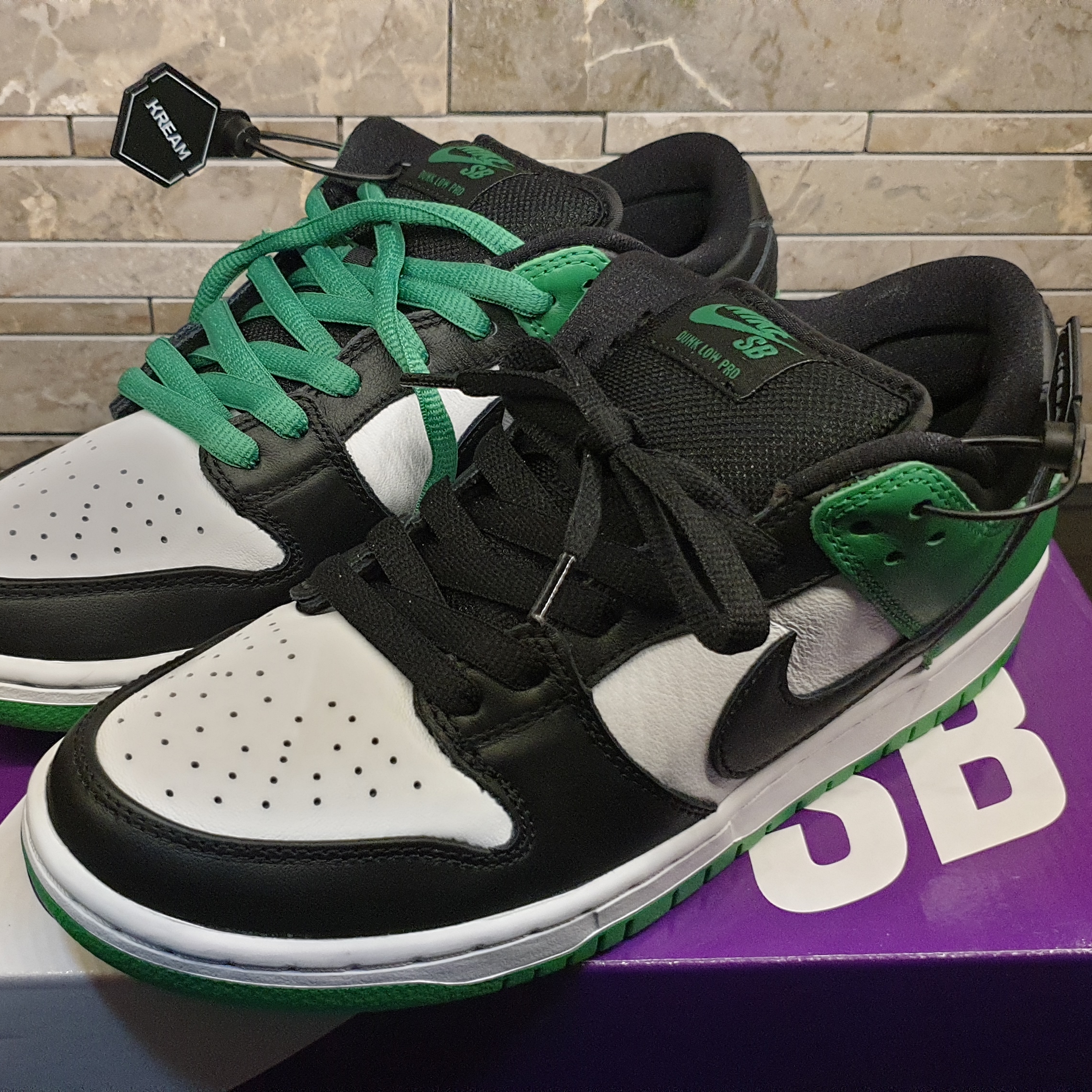 Nike SB Dunk Low Pro Black and Classic Green 착용 스타일