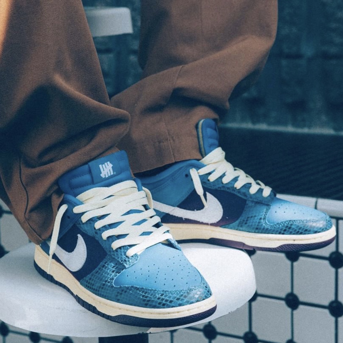 Nike x Undefeated Dunk Low SP 5 On It 착용 스타일