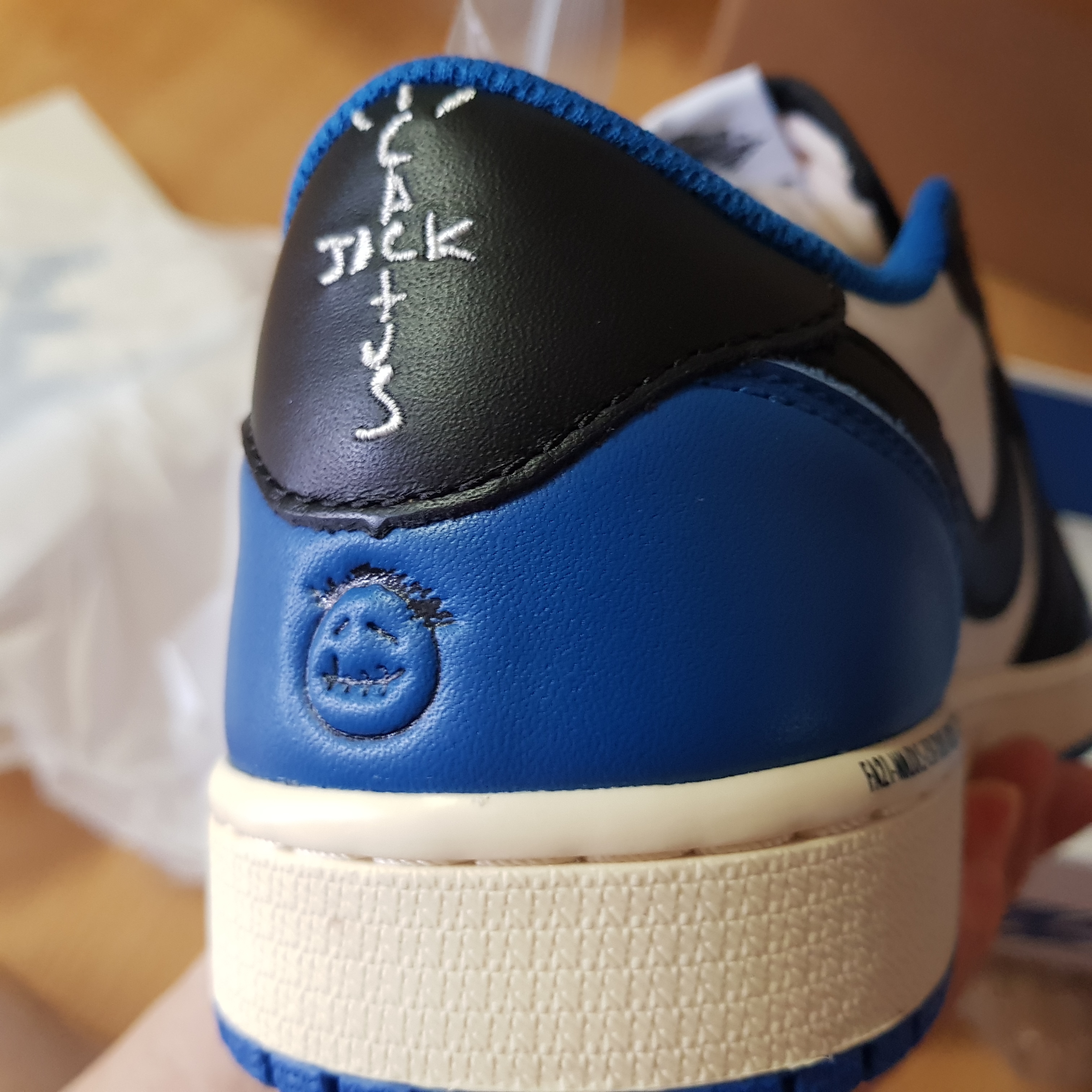 Jordan 1 x Travis Scott x Fragment Retro Low OG SP Military Blue 착용 스타일 - 2