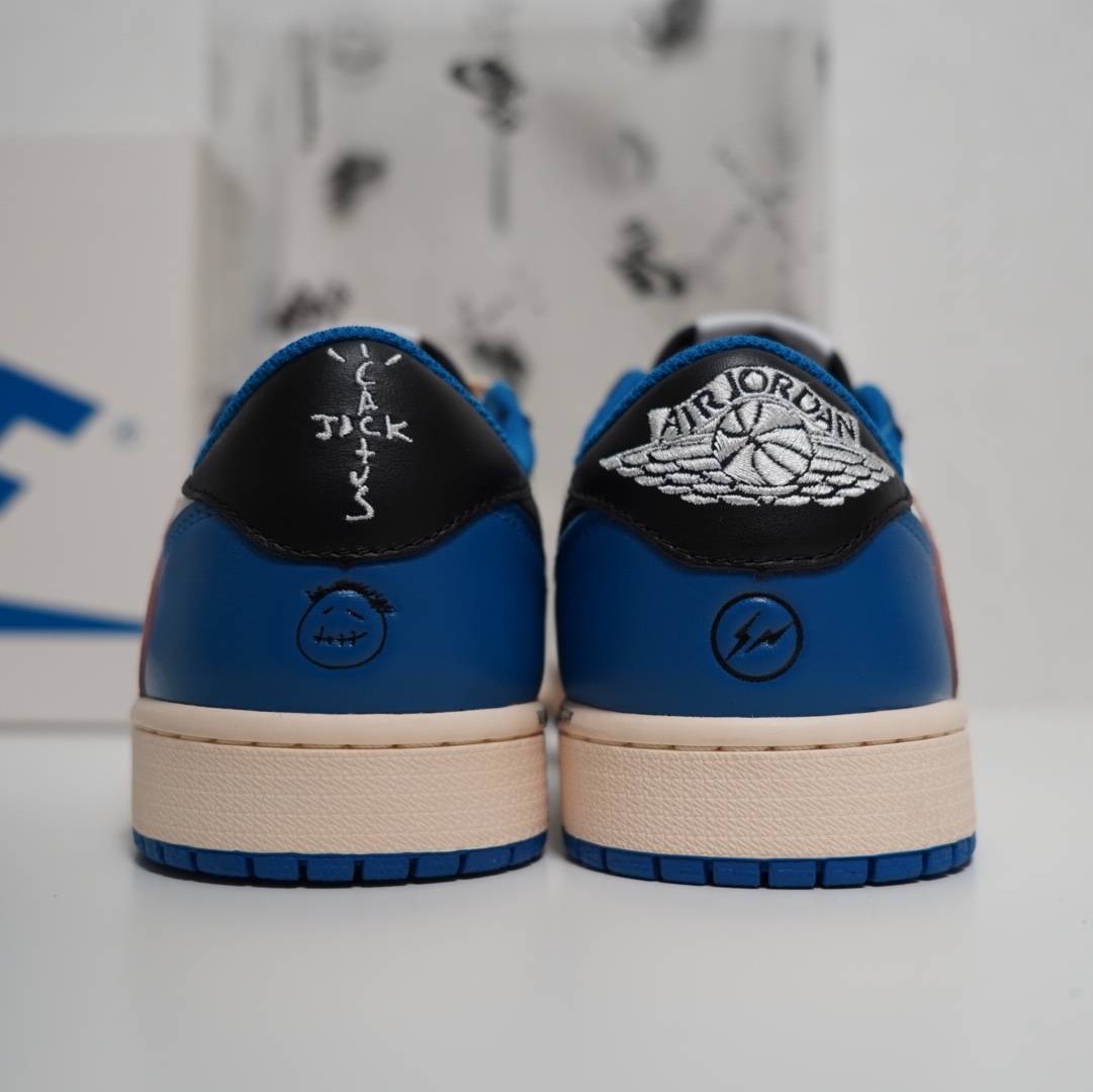 Jordan 1 x Travis Scott x Fragment Retro Low OG SP Military Blue 착용 스타일 - 4