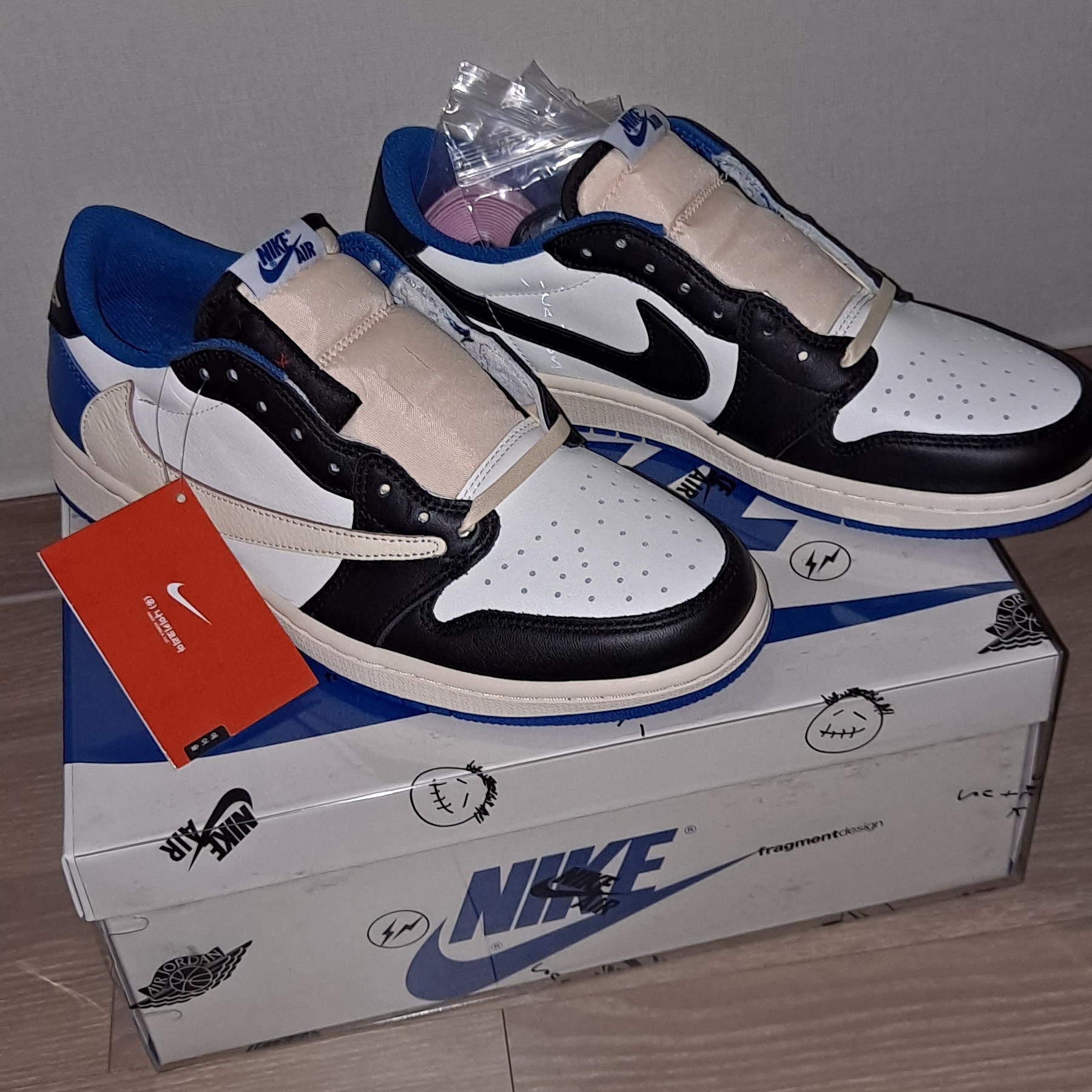 Jordan 1 x Travis Scott x Fragment Retro Low OG SP Military Blue 착용 스타일 - 3