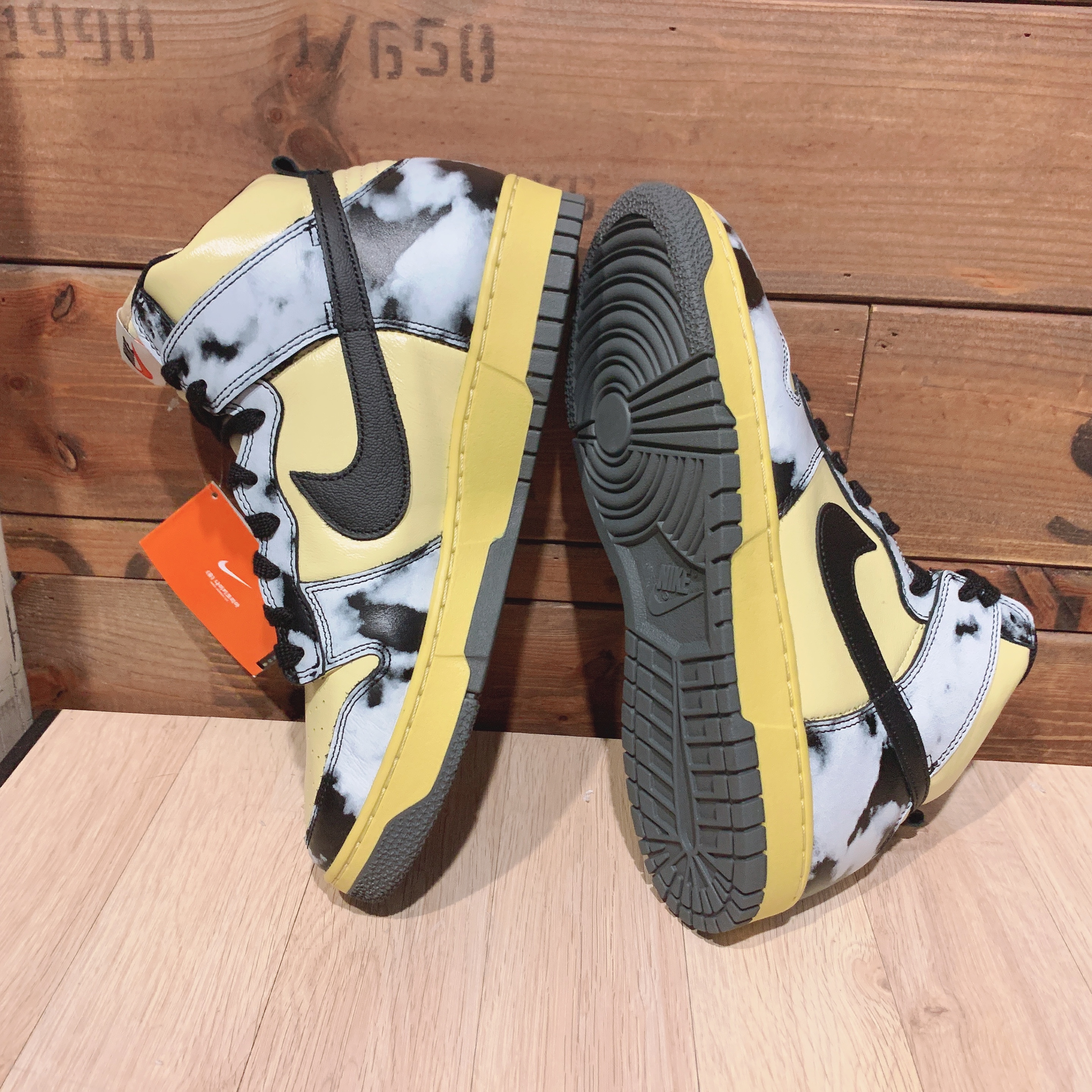 Nike Dunk High 1985 SP Black Acid Wash 착용 스타일 - 2