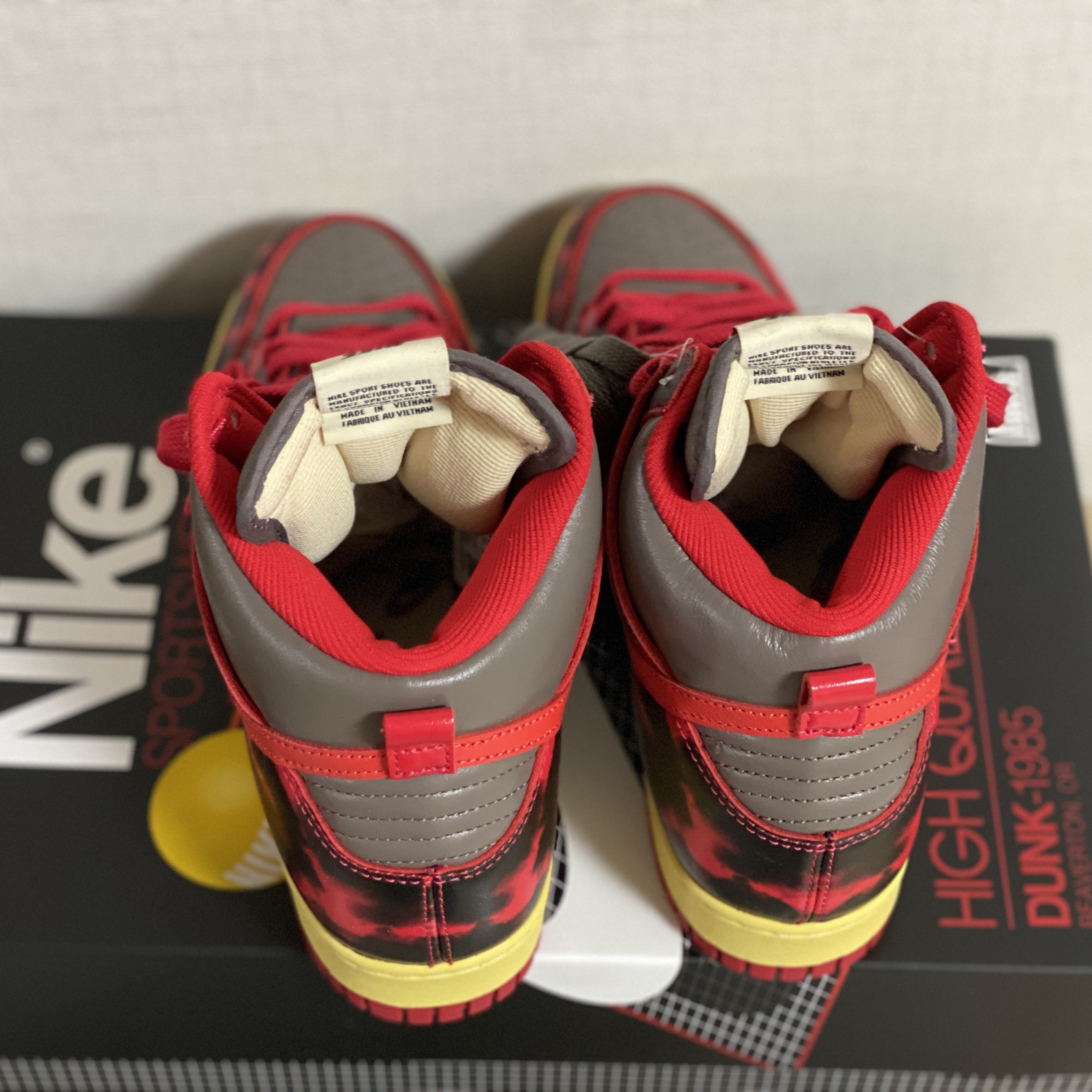 Nike Dunk High 1985 SP Red Acid Wash 착용 스타일 - 4