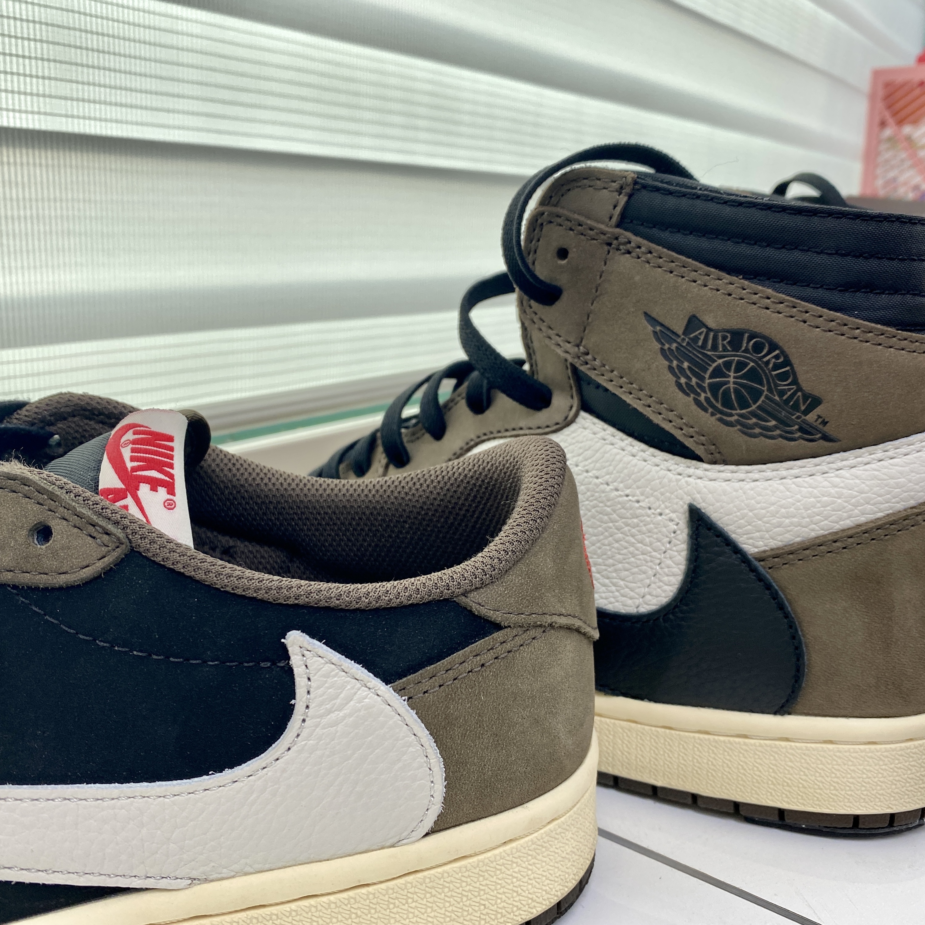 Jordan 1 x Travis Scott Retro Low OG SP Mocha, Jordan 1 x Travis Scott Retro High OG SP Mocha 착용 스타일 - 2