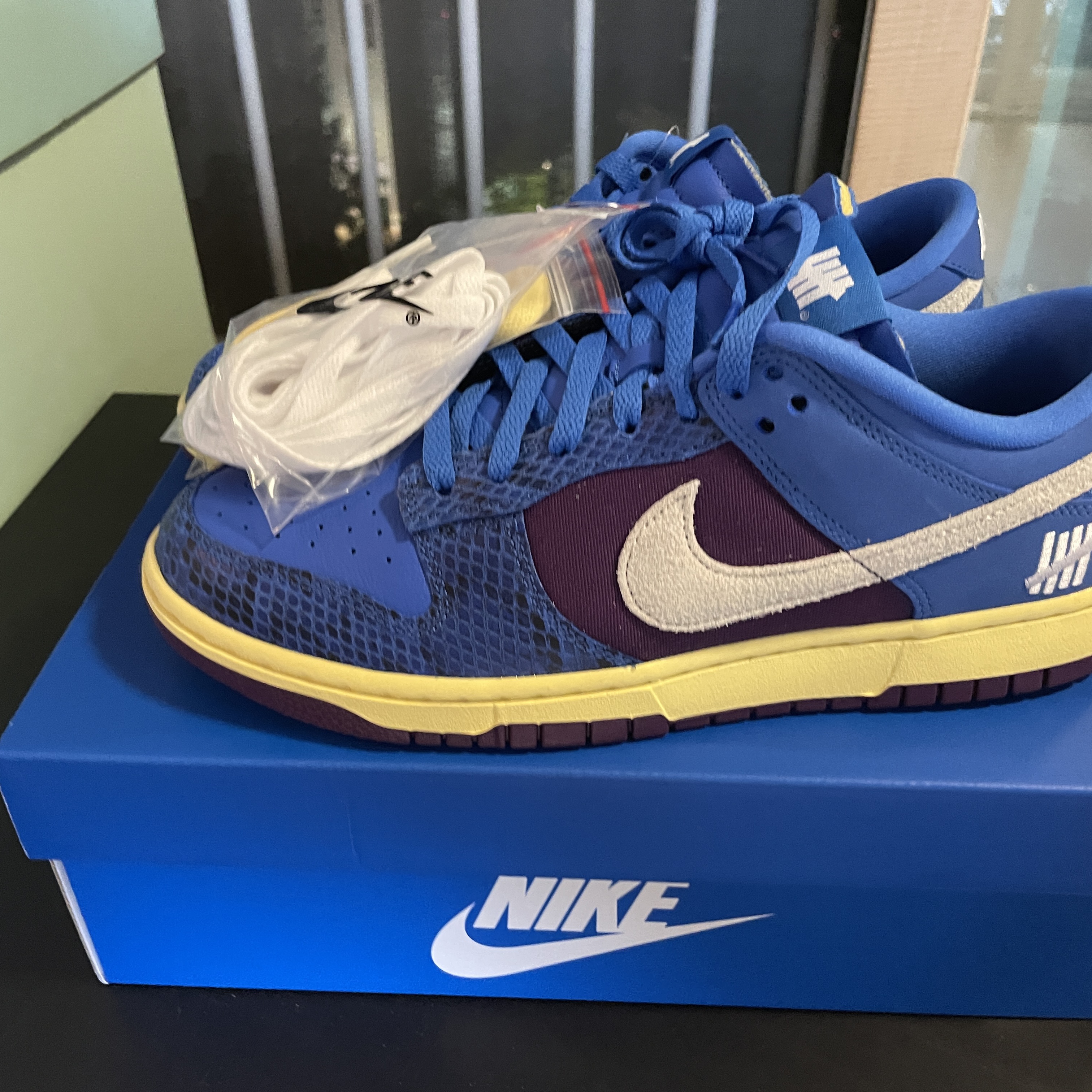 Nike x Undefeated Dunk Low SP 5 On It 착용 스타일 - 2