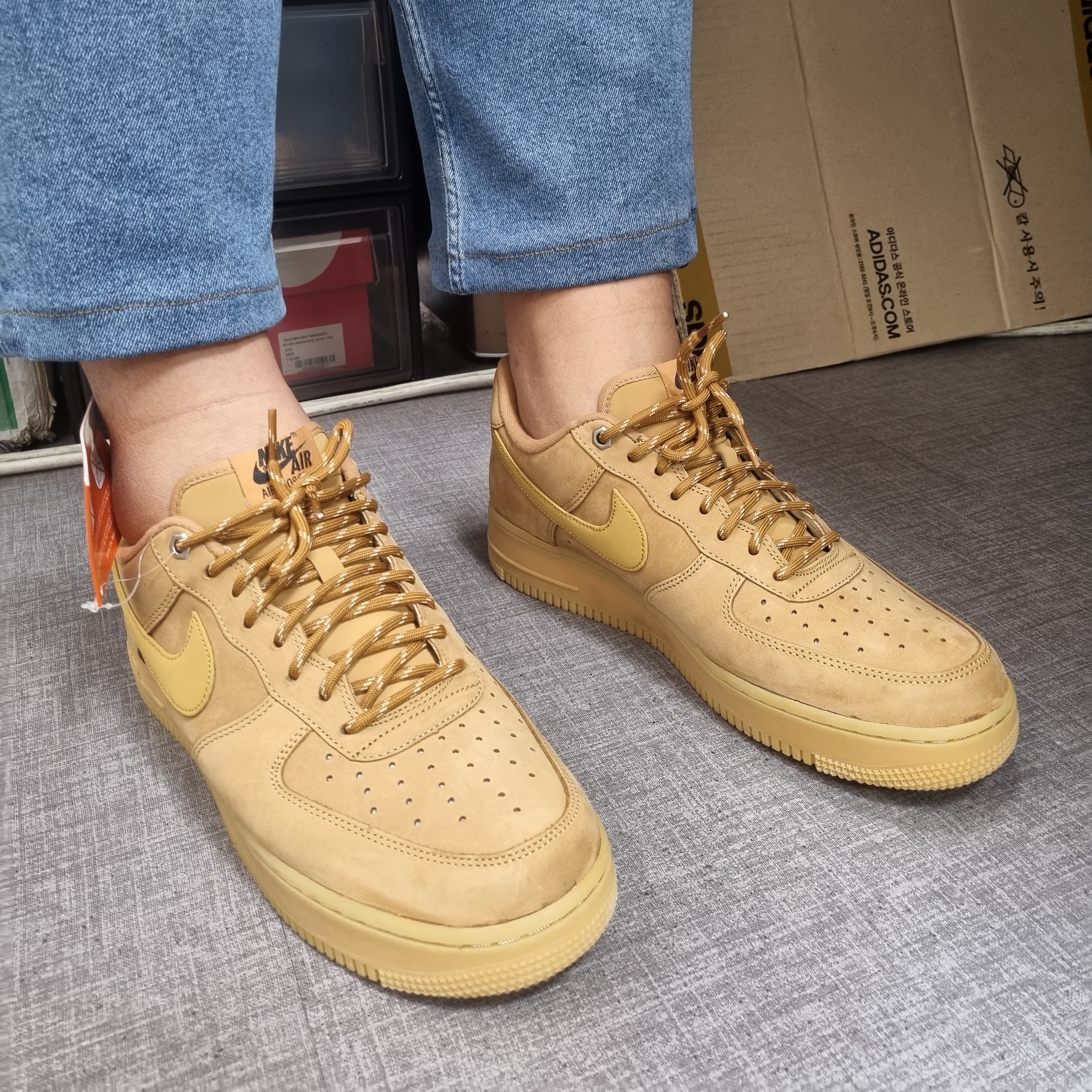Nike Air Force 1 '07 WB Flax 착용 스타일