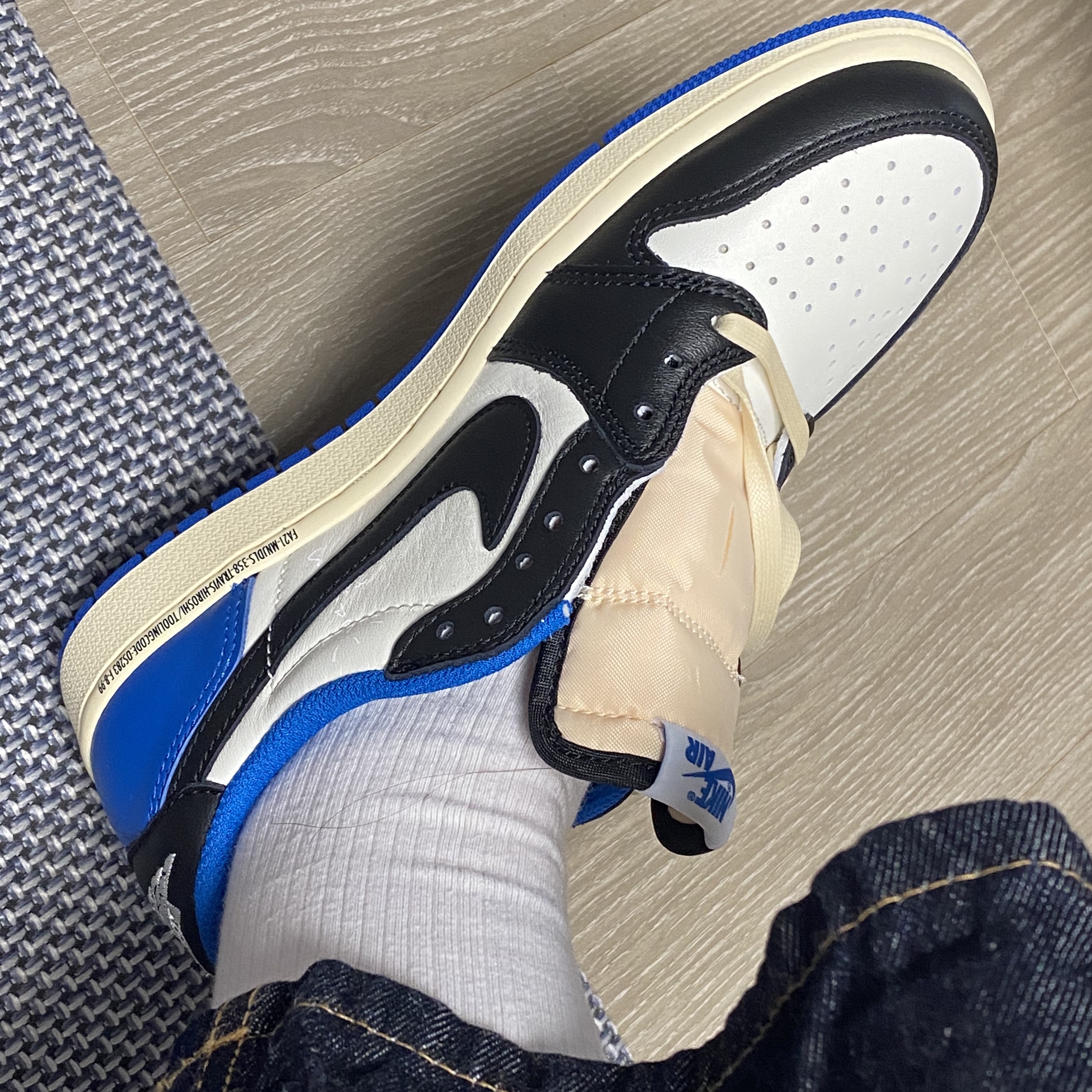 Jordan 1 x Travis Scott x Fragment Retro Low OG SP Military Blue 착용 스타일