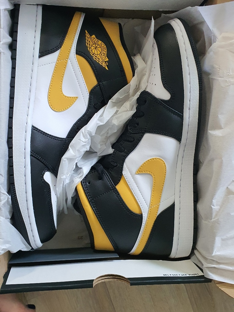 Jordan 1 Mid Pollen 착용 스타일
