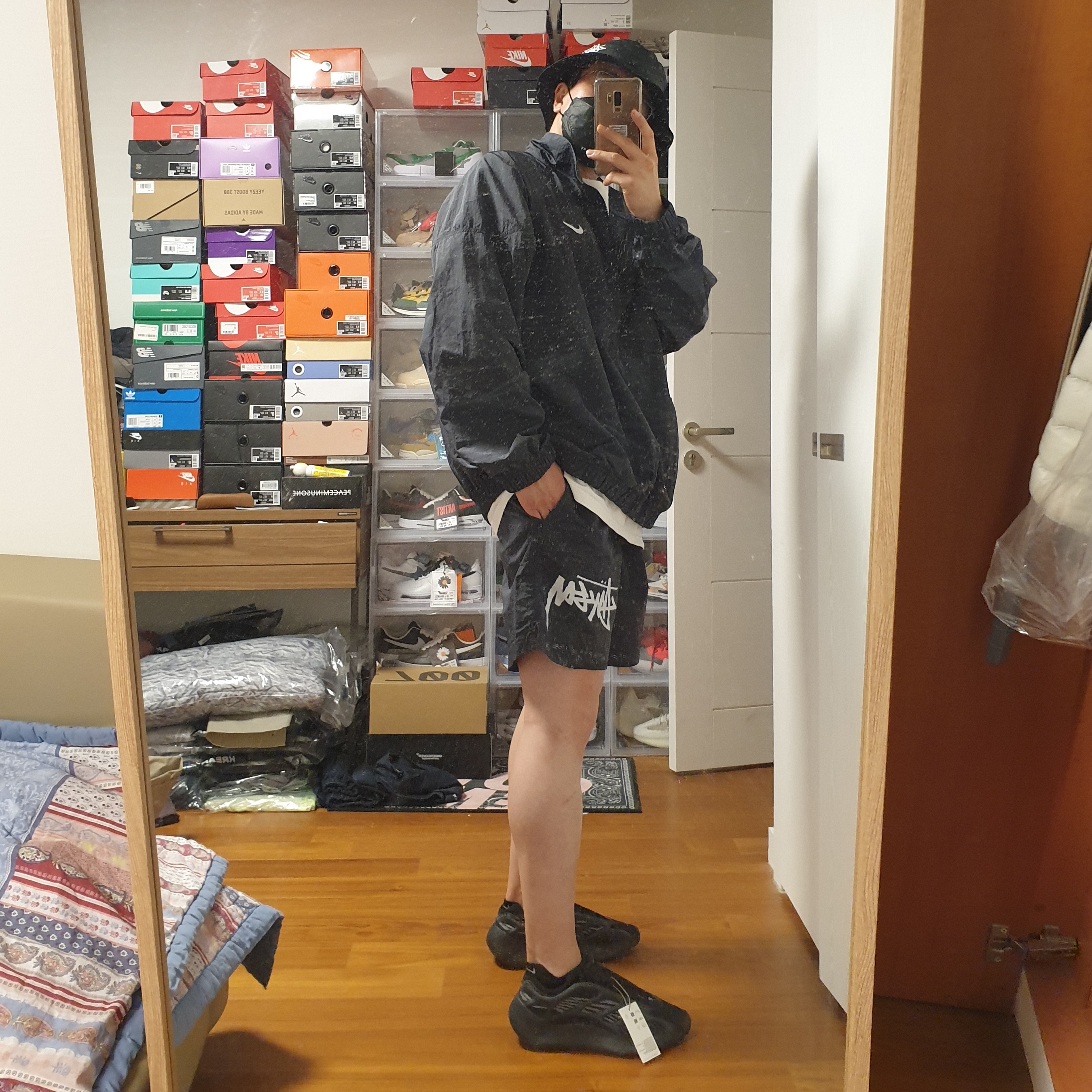 Nike x Stussy Windrunner Jacket Off Noir, Nike x Stussy Water Shorts Off Noir 착용 스타일 - 3