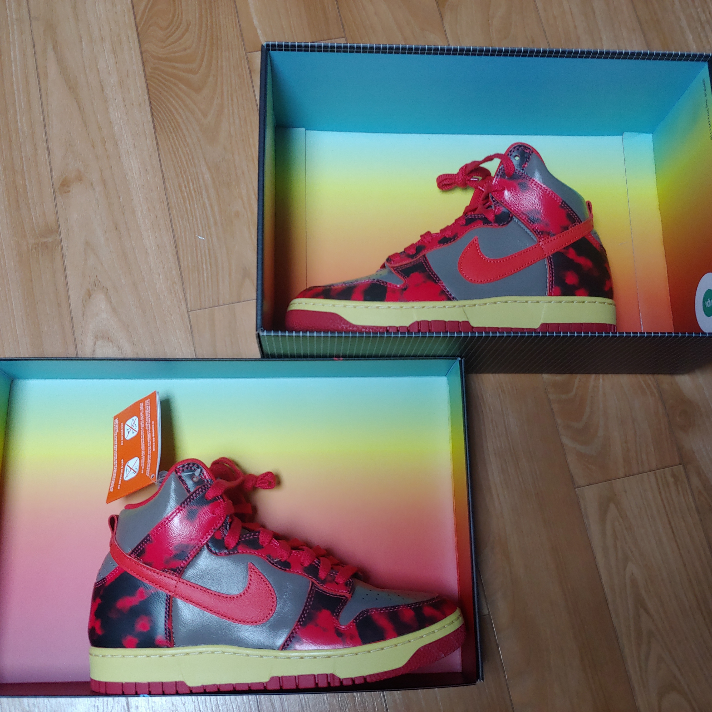 Nike Dunk High 1985 SP Red Acid Wash 착용 스타일 - 1