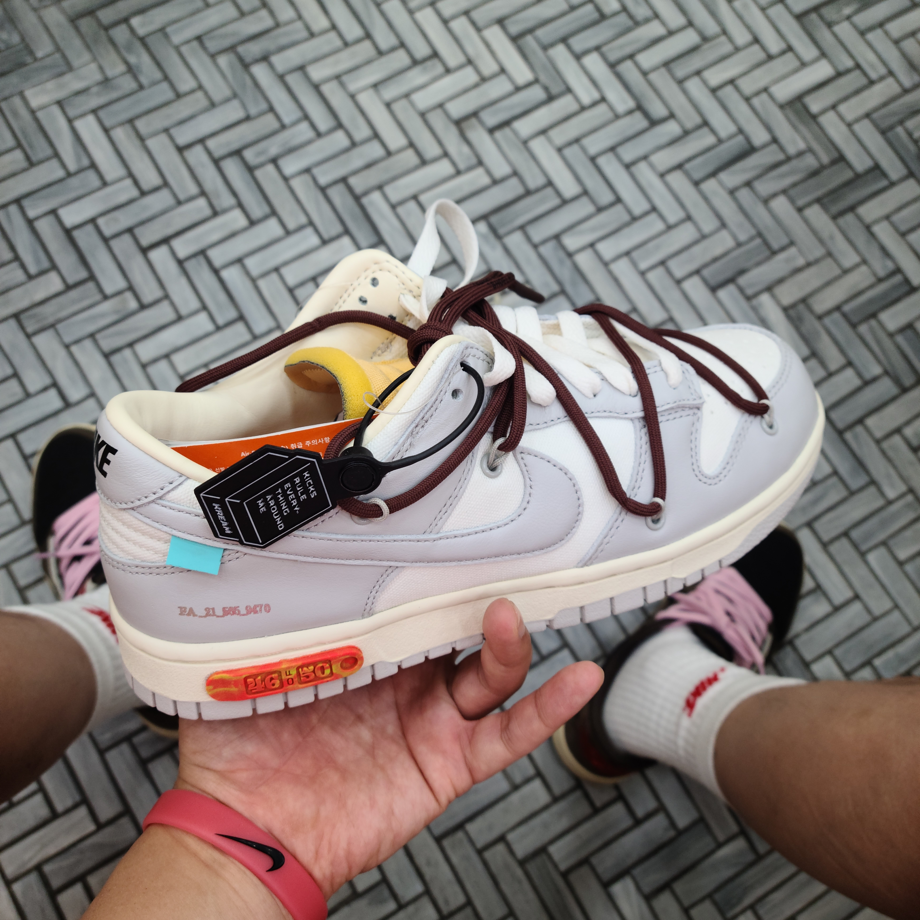 Nike x Off-White Dunk Low The 50 - Lot 46, Jordan 1 x Travis Scott Retro Low OG SP Mocha 착용 스타일