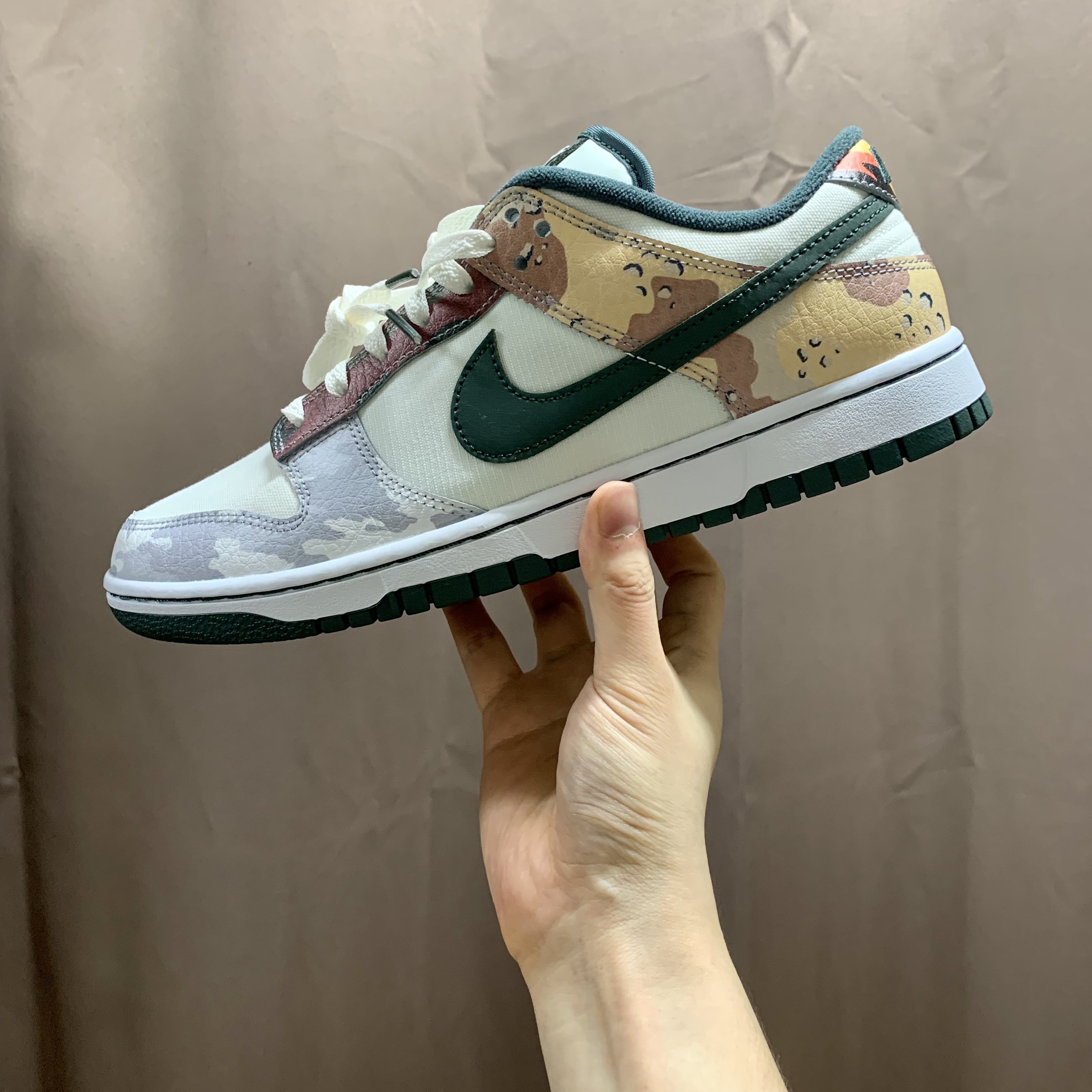 Nike Dunk Low SE Sail Multi Camo 착용 스타일 - 1