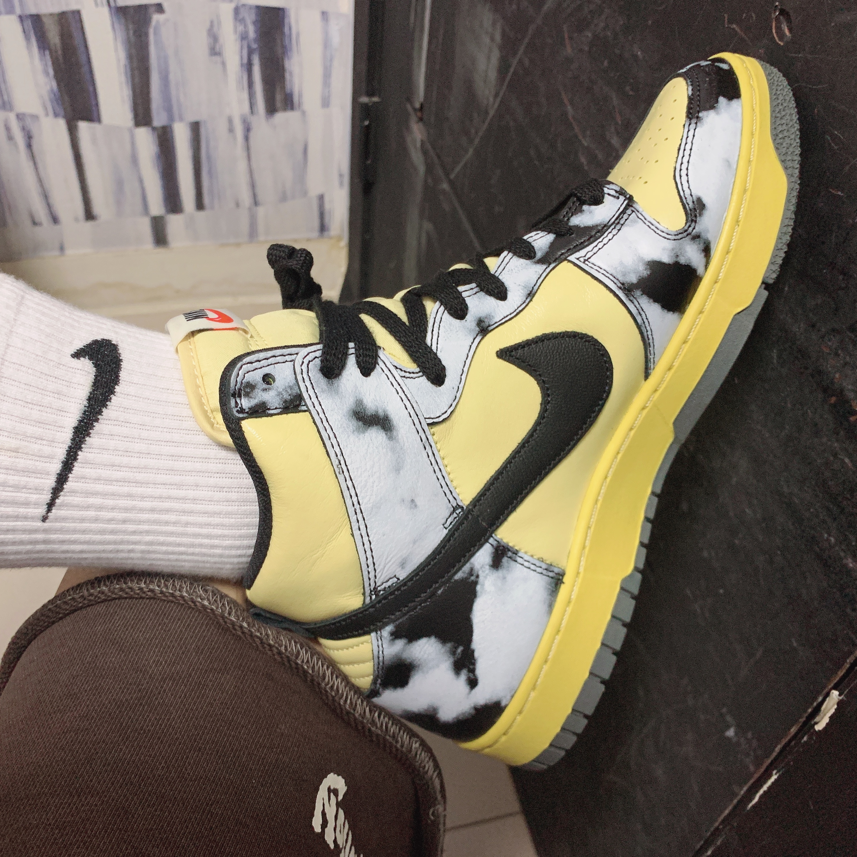 Nike Dunk High 1985 SP Black Acid Wash 착용 스타일 - 4