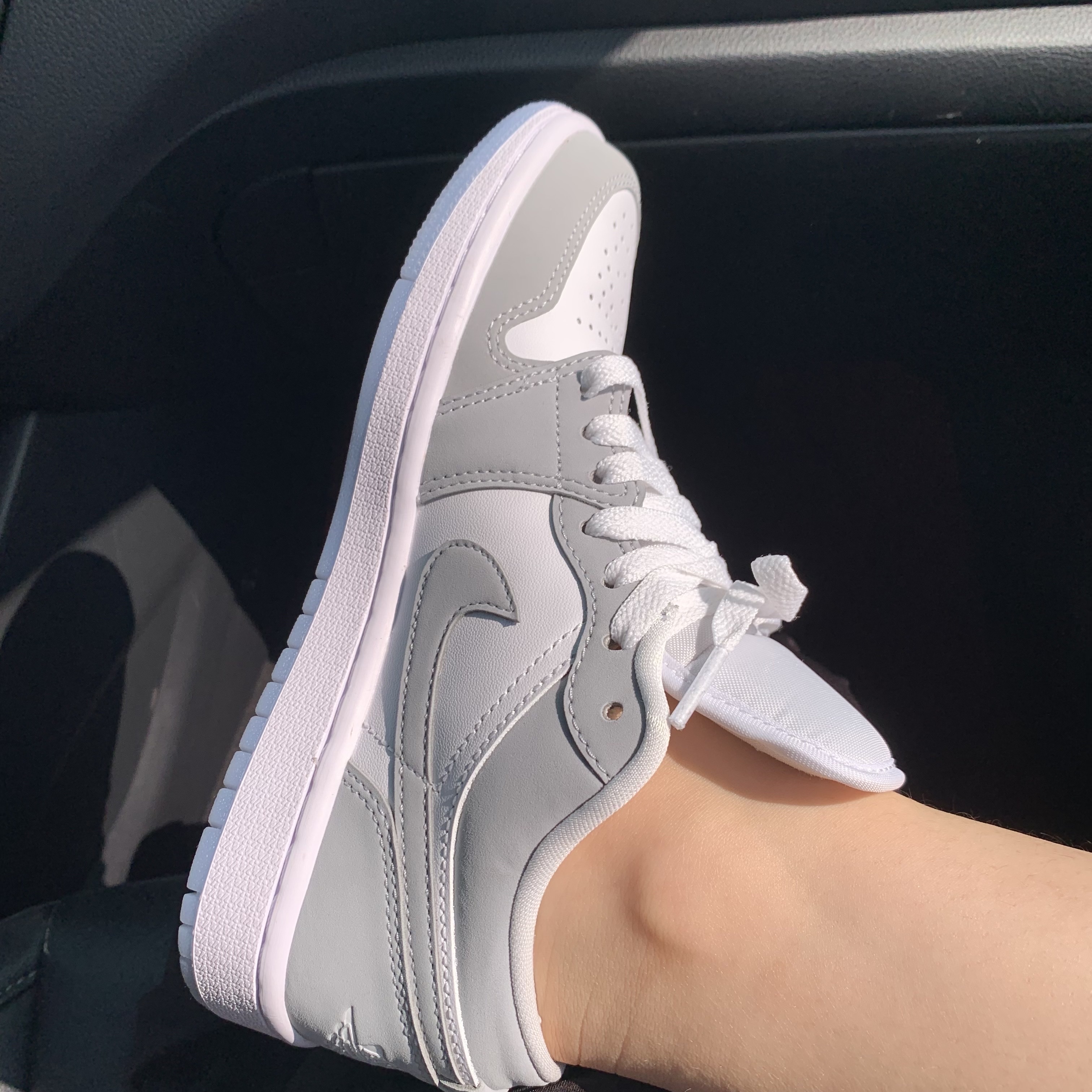 (W) Jordan 1 Low White Wolf Grey 착용 스타일
