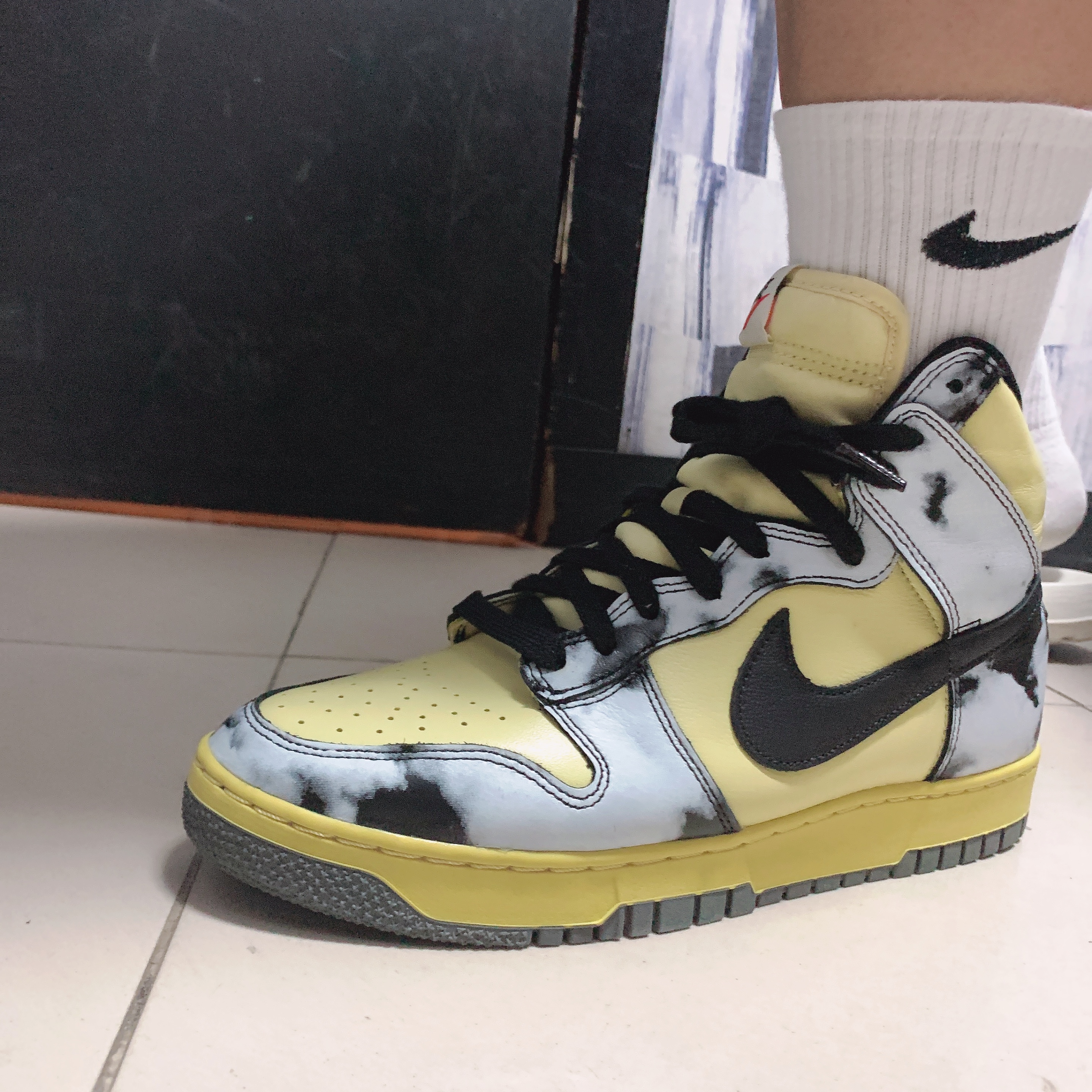 Nike Dunk High 1985 SP Black Acid Wash 착용 스타일 - 5