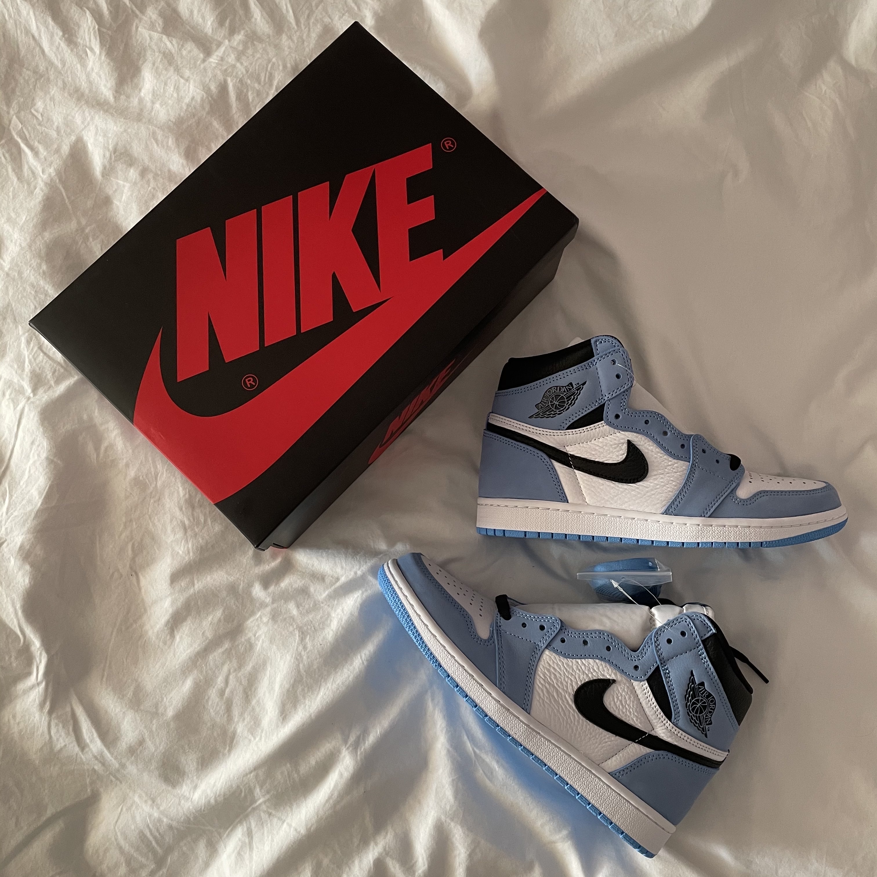 Jordan 1 Retro High OG University Blue 착용 스타일