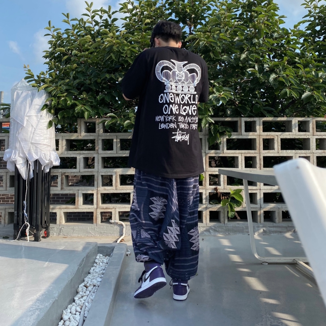 Stussy One World T-Shirt Black, Jordan 1 Retro High OG Court Purple 2020 착용 스타일