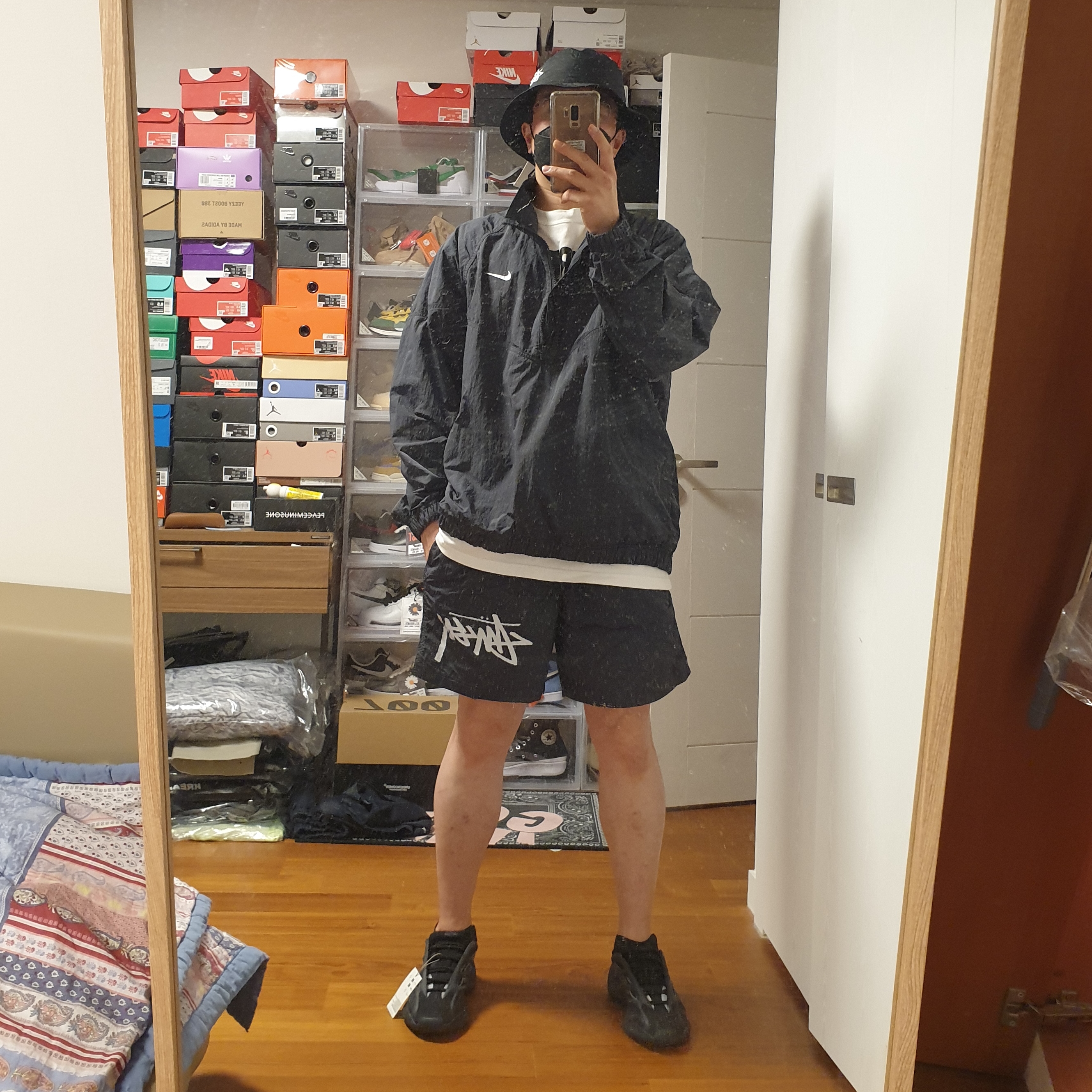 Nike x Stussy Windrunner Jacket Off Noir, Nike x Stussy Water Shorts Off Noir 착용 스타일 - 2