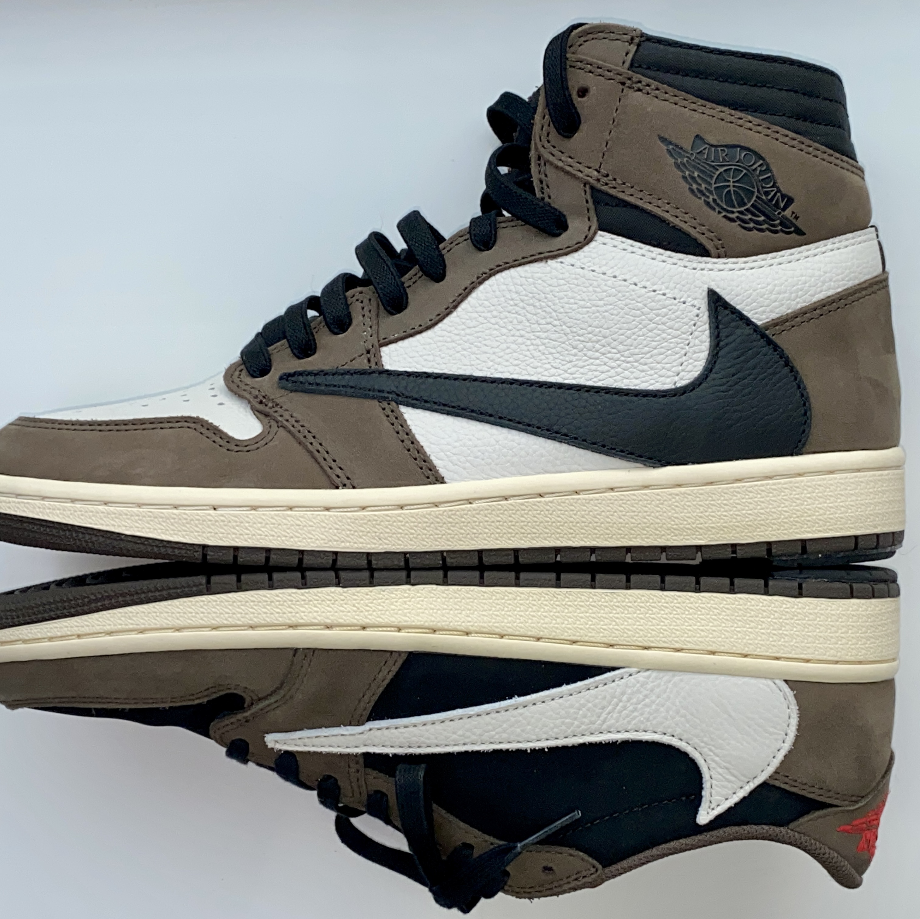 Jordan 1 x Travis Scott Retro Low OG SP Mocha, Jordan 1 x Travis Scott Retro High OG SP Mocha 착용 스타일 - 1