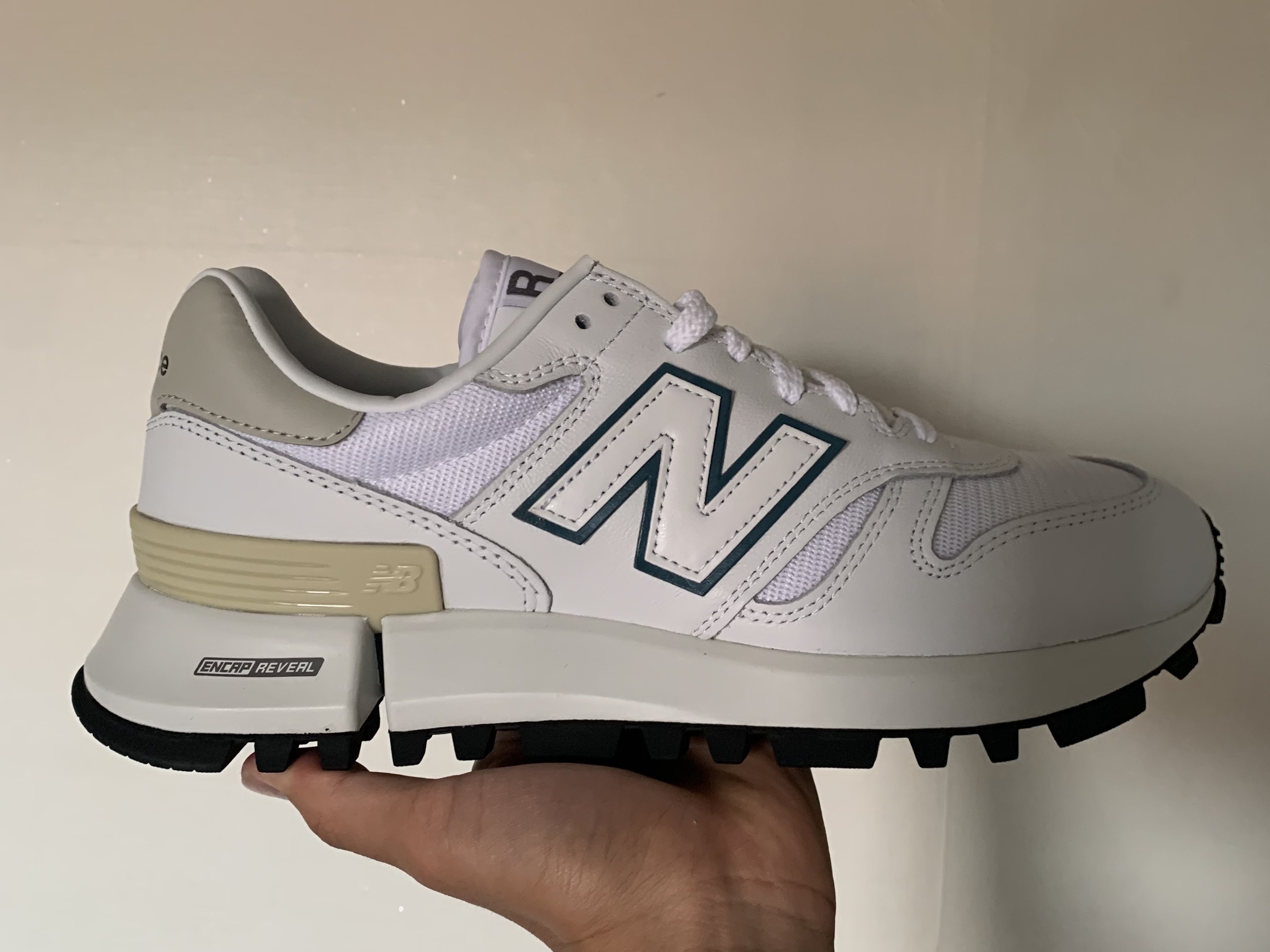 New Balance x Tokyo Design Studio R_C 1300 White Mallard Blue 착용 스타일