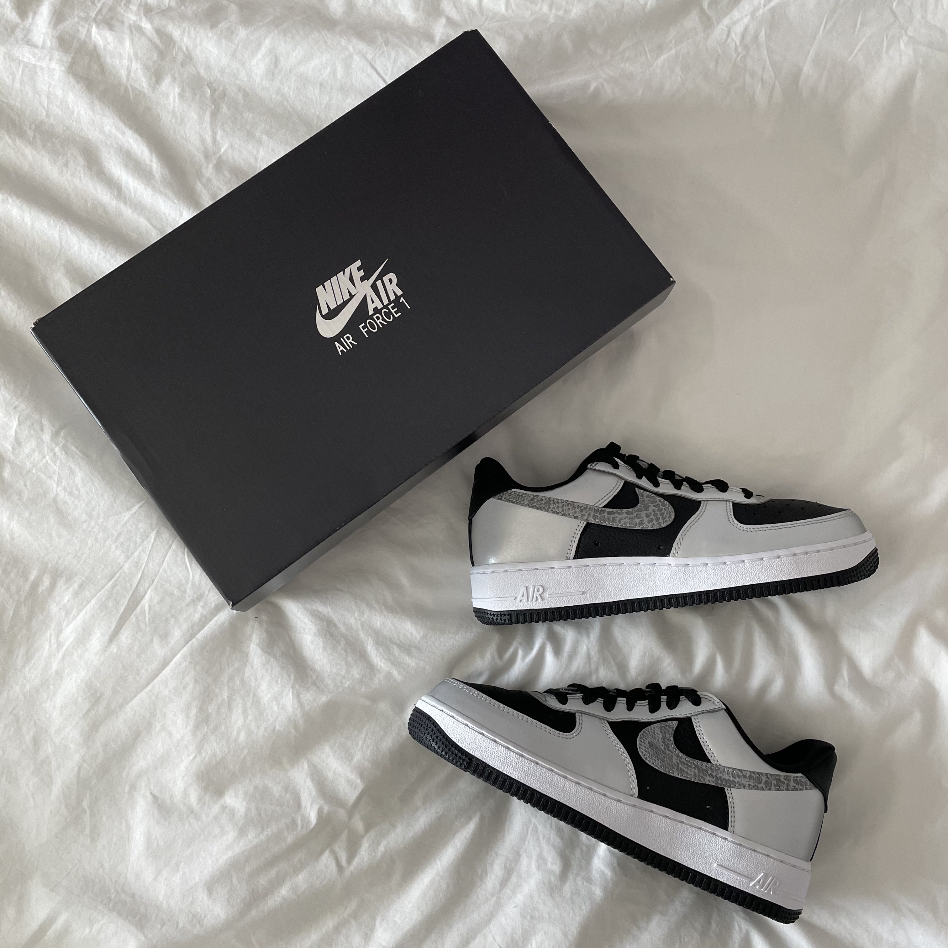 Nike Air Force 1 B Silver Snake 착용 스타일