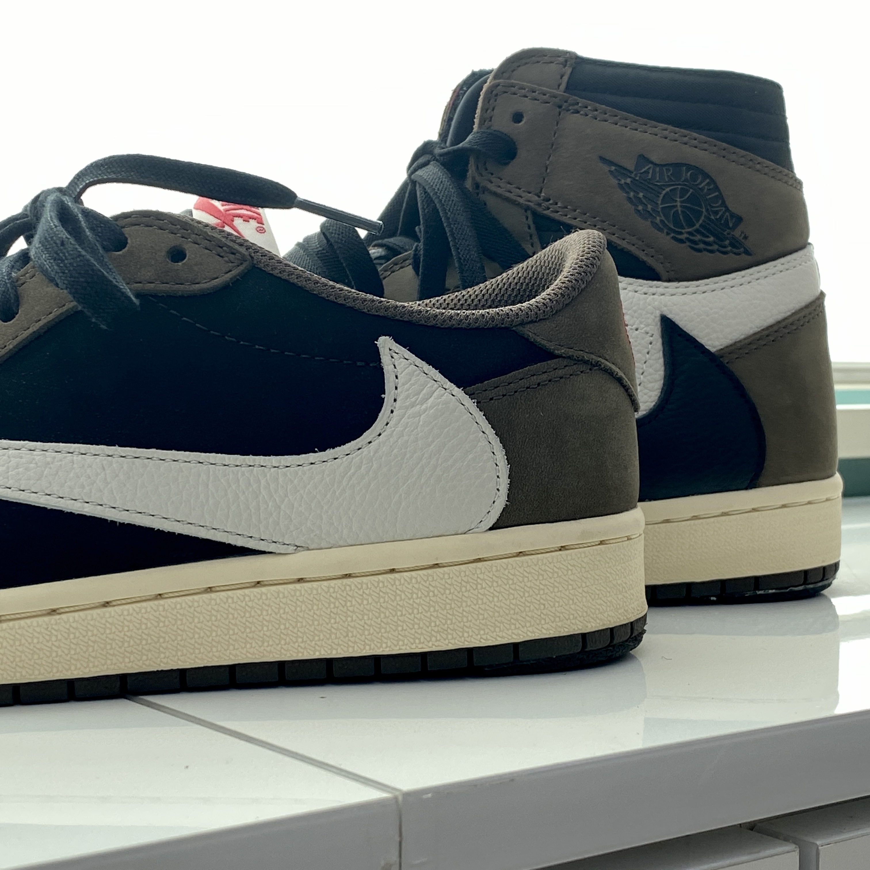 Jordan 1 x Travis Scott Retro Low OG SP Mocha, Jordan 1 x Travis Scott Retro High OG SP Mocha 착용 스타일 - 4