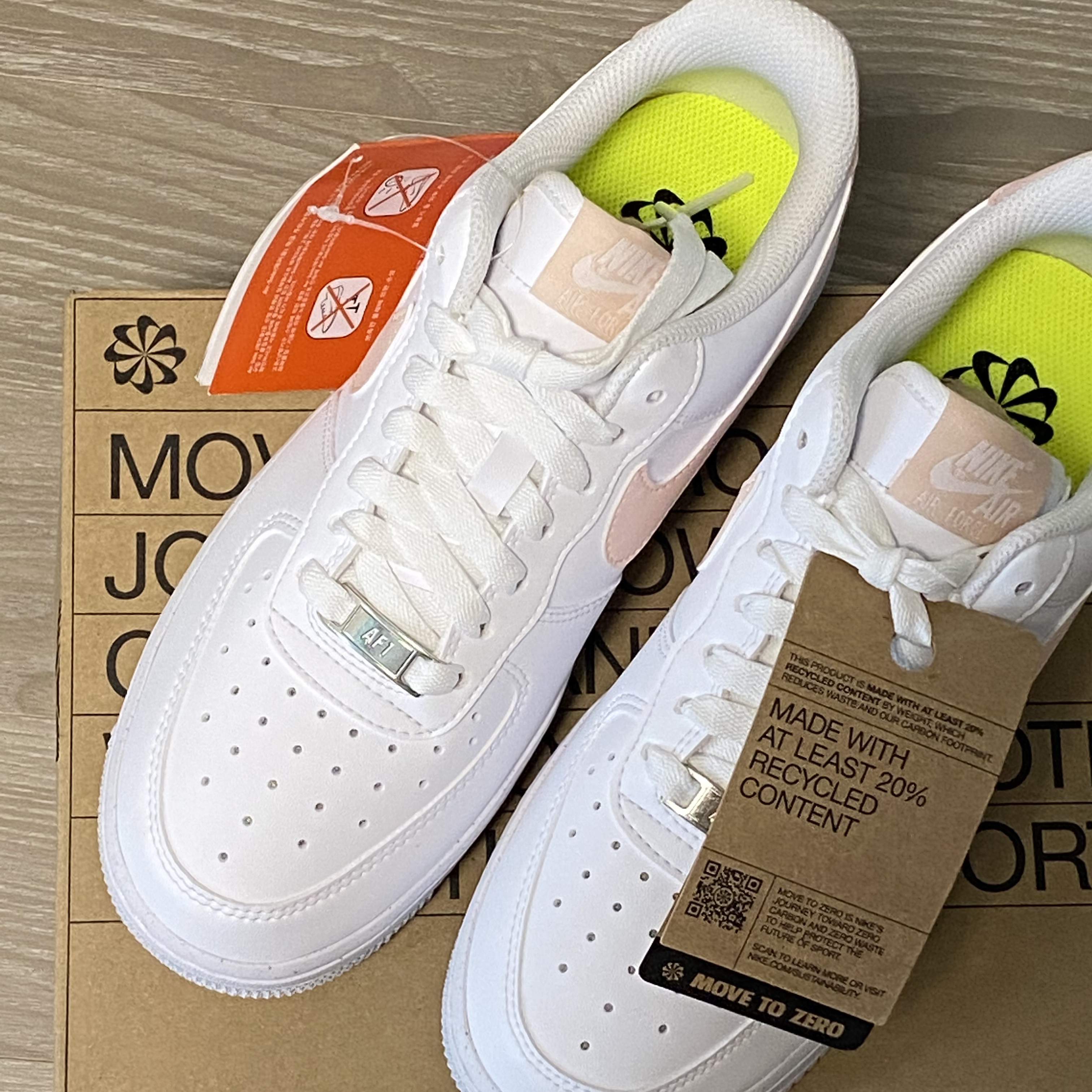 (W) Nike Air Force 1 '07 Next Nature White Pale Coral 착용 스타일